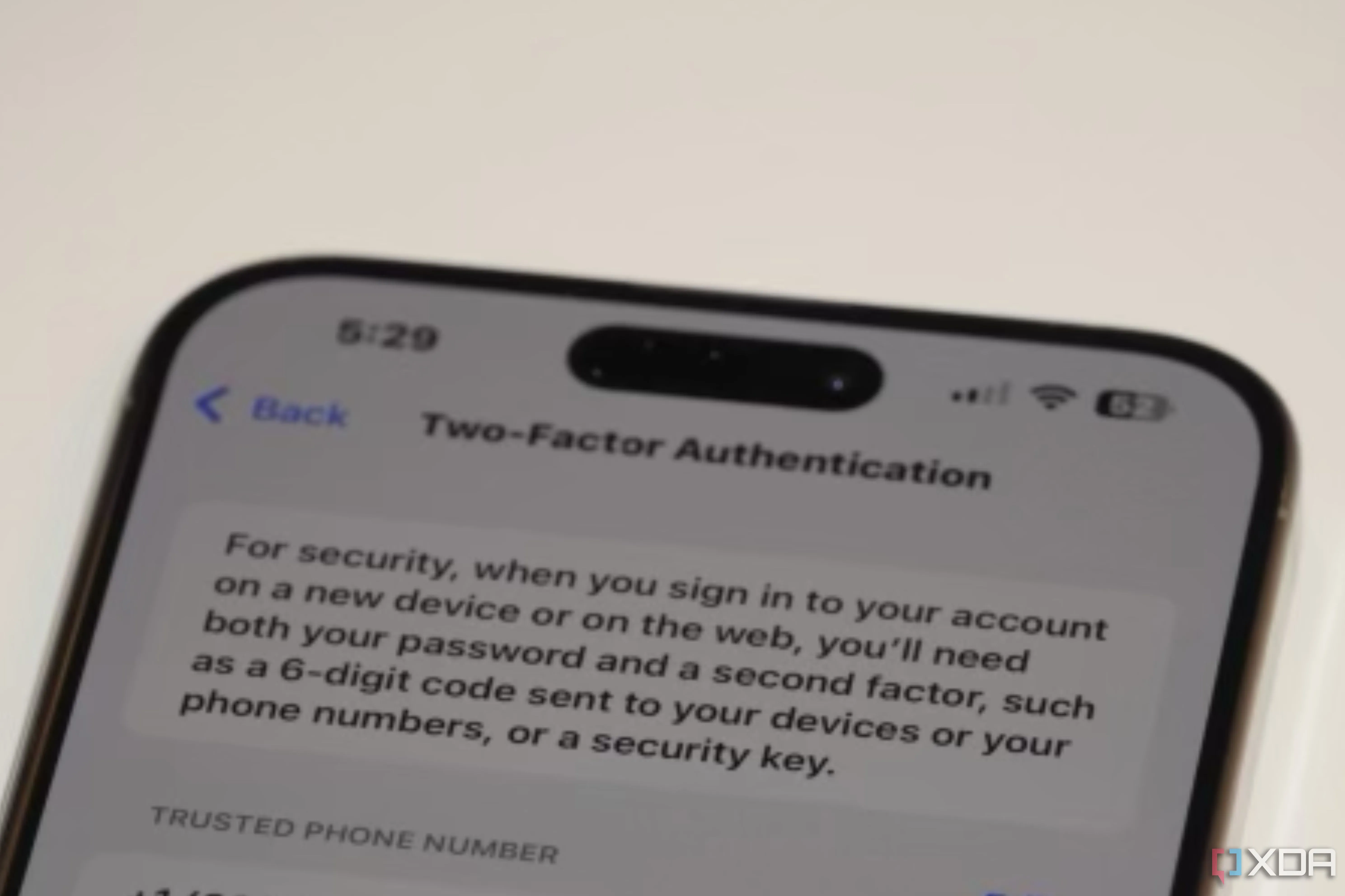 Cài đặt xác thực hai yếu tố (2FA) cho Apple ID trên iPhone, minh họa cách tăng cường bảo mật tài khoản.