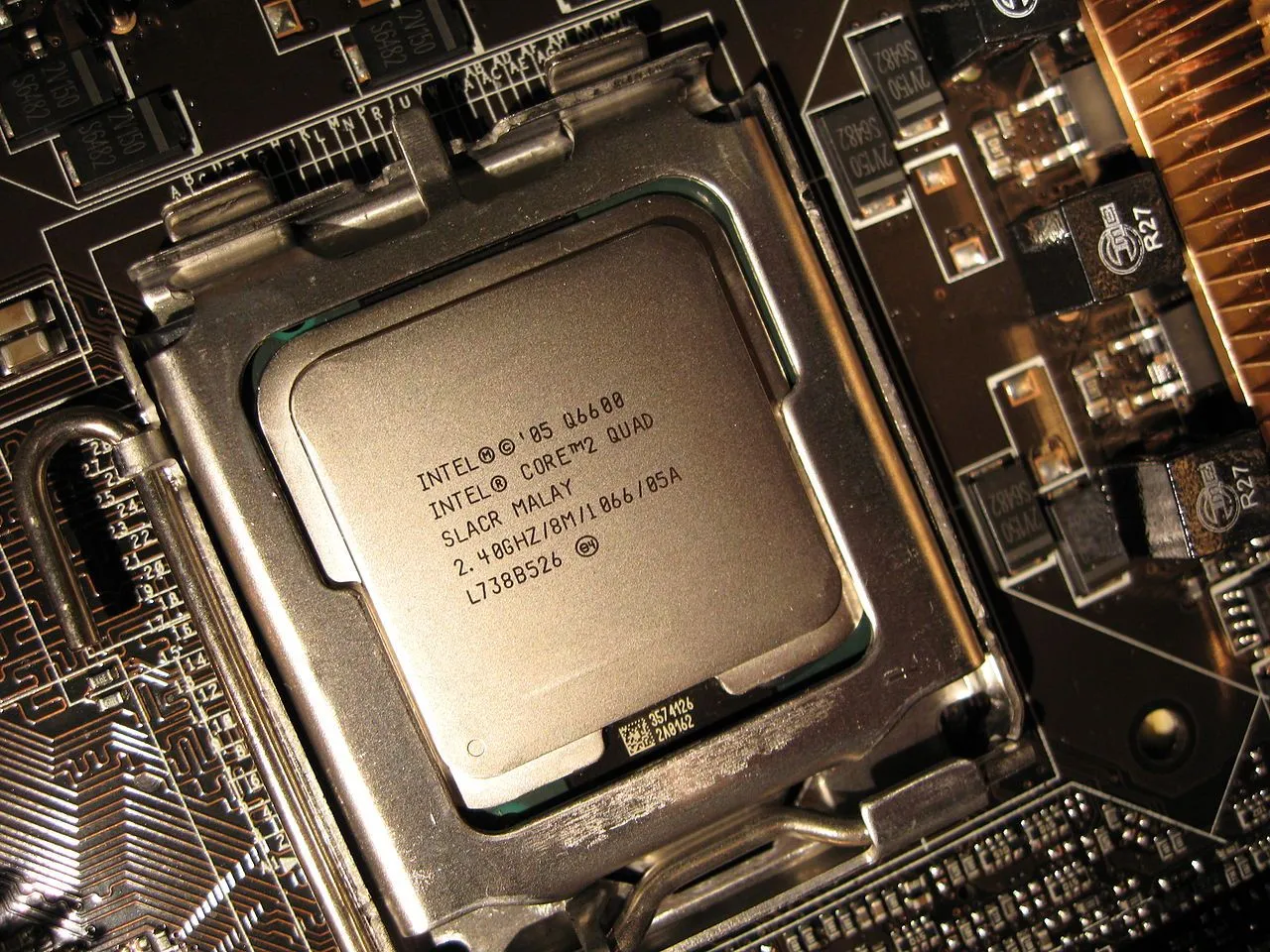 Cận cảnh bộ xử lý Intel Core 2 Quad Q6600