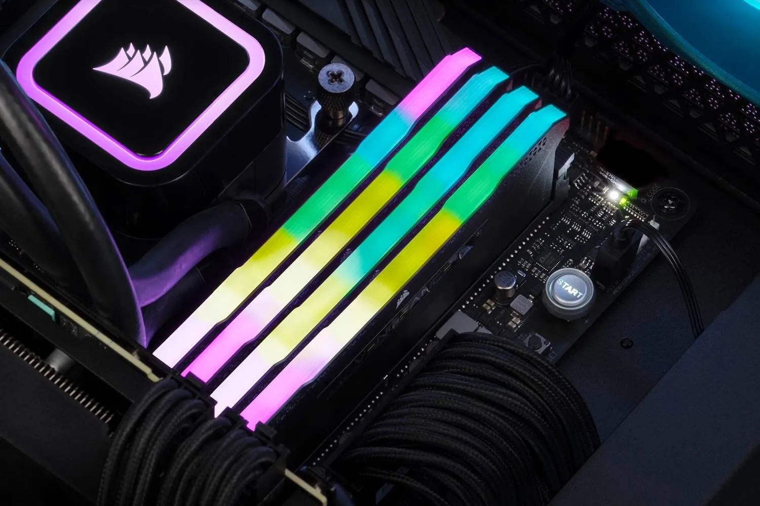 Cận cảnh các module RAM Corsair Vengeance RGB Pro với đèn LED nổi bật được gắn trên bo mạch chủ, đại diện cho bộ nhớ hiệu năng cao.