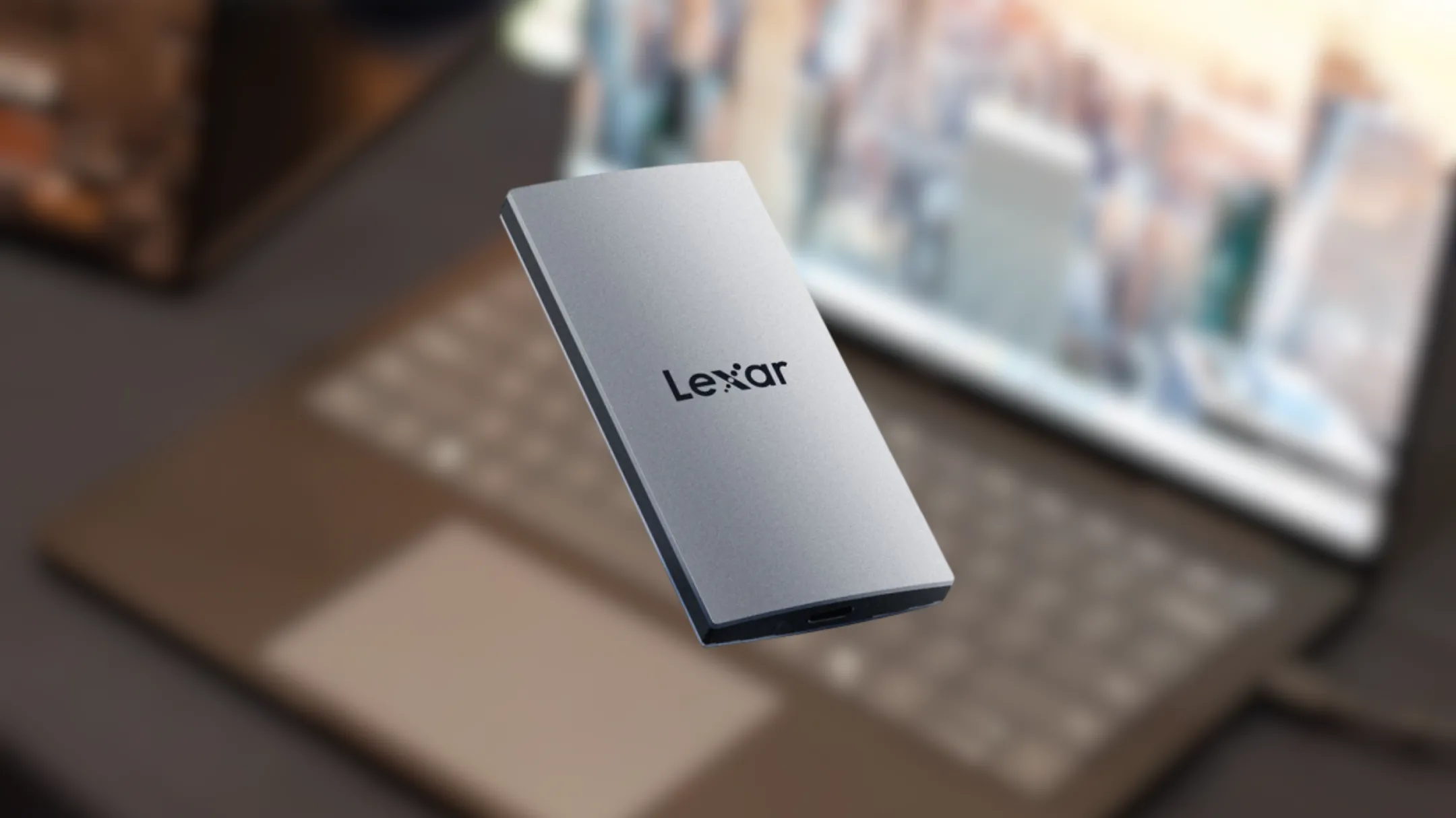 Cận cảnh ổ cứng SSD di động Lexar ES3, minh họa thiết kế bền bỉ