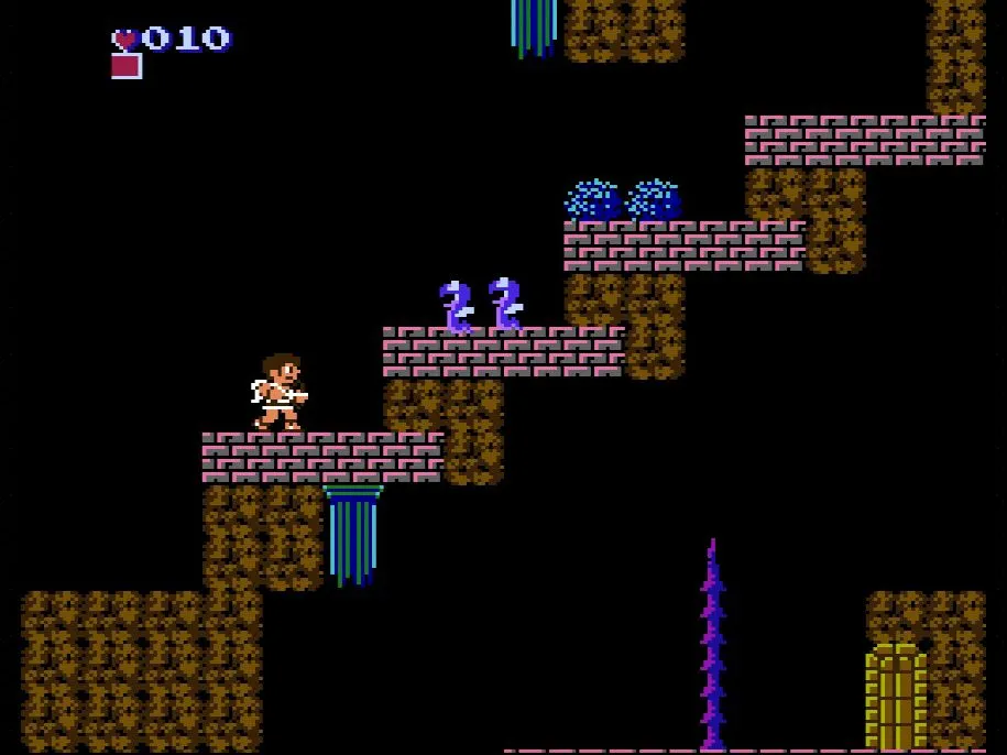 Cảnh chơi game Kid Icarus trên NES, nhân vật Pit tấn công kẻ thù với cung tên.