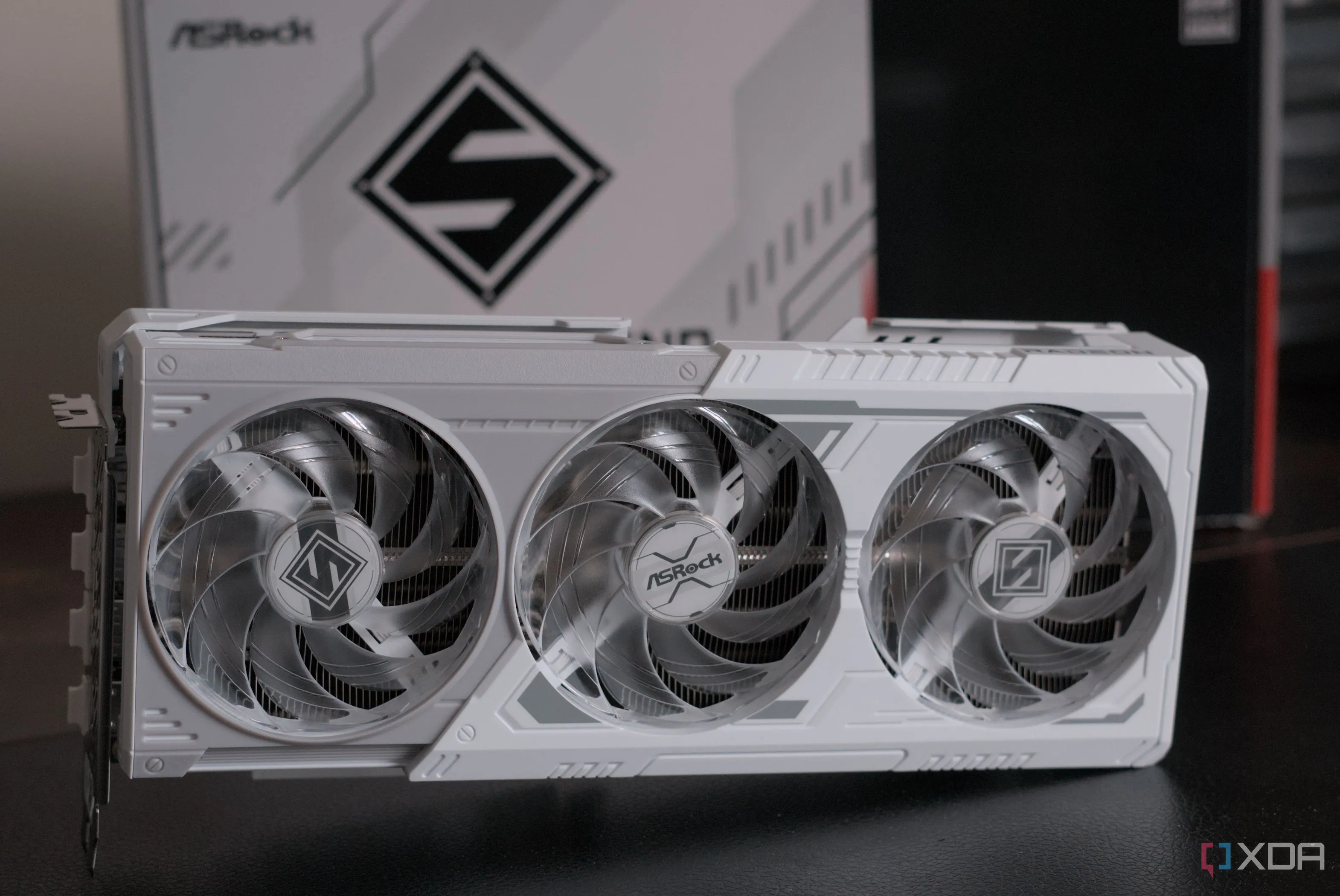 Card đồ họa AMD Radeon RX 9070 Steel Legend cạnh tranh với Nvidia RTX 50 series