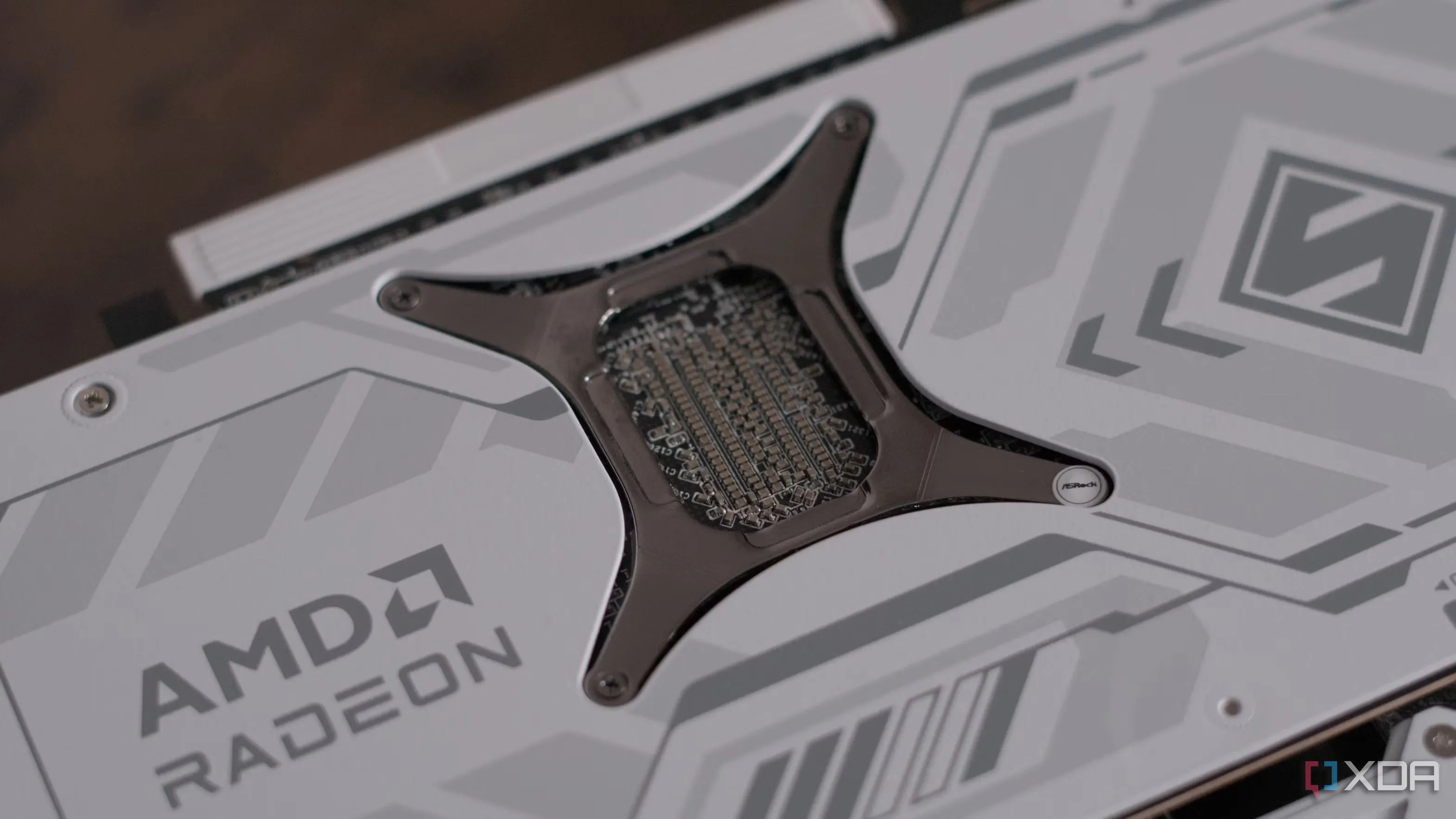 Card đồ họa ASRock Radeon RX 9070 Steel Legend, một đại diện của dòng RDNA 4 tương thích FSR Redstone.