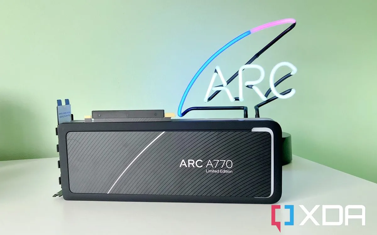 Card đồ họa Intel Arc A770 với 16GB VRAM, cho thấy tiềm năng của GPU Intel trong việc tự host LLM.