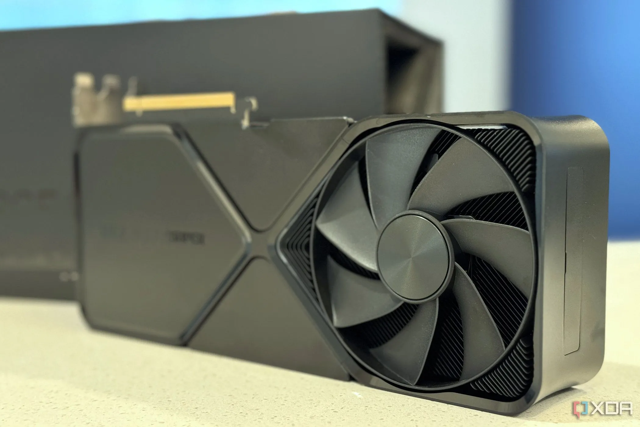 Card đồ họa Nvidia GeForce RTX 4080 Super Founders Edition, một ví dụ về thiết kế GPU cao cấp của Nvidia.