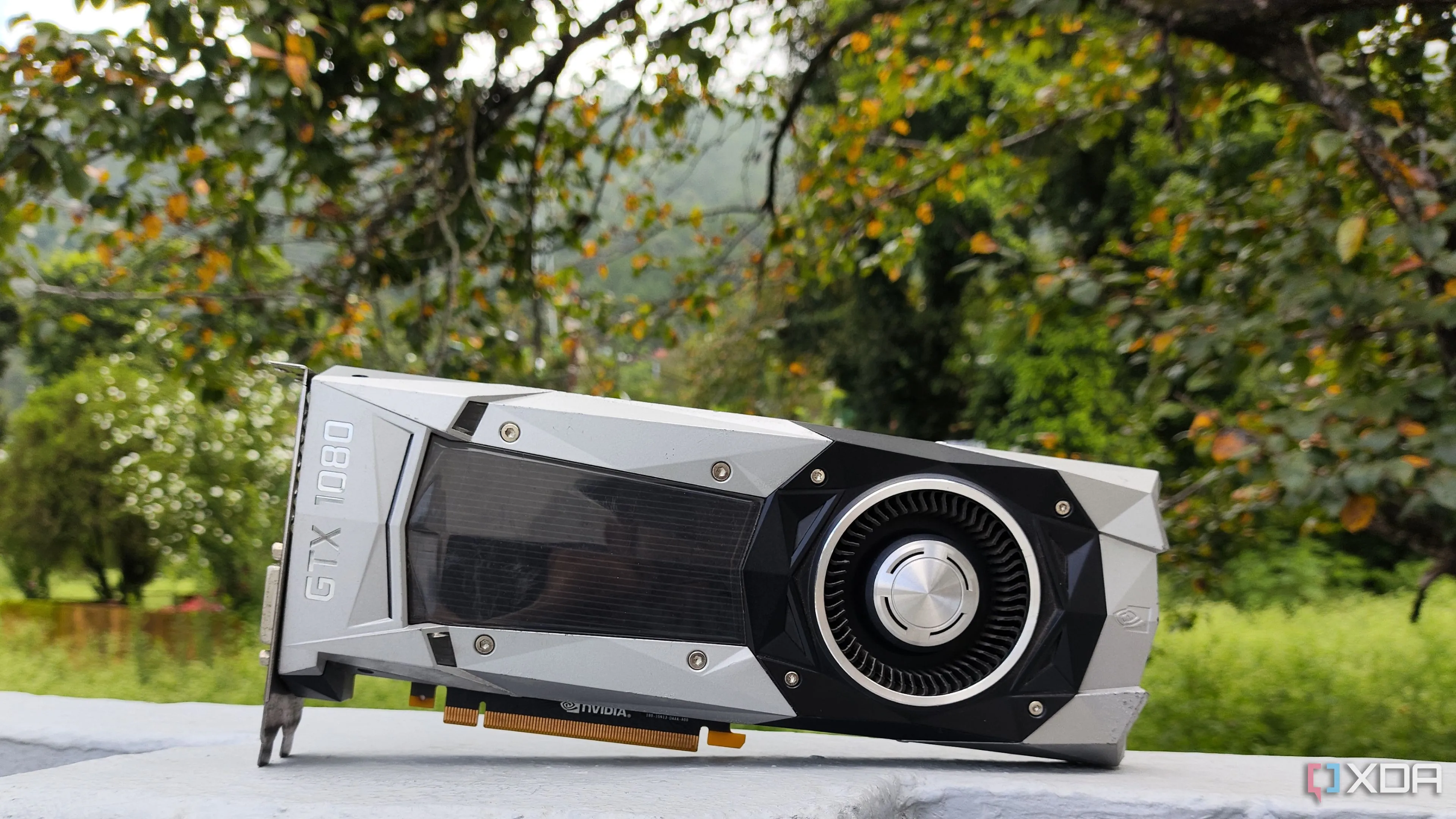 Card đồ họa Nvidia GTX 1080 Founders Edition, một ví dụ về GPU có thể sử dụng trong eGPU