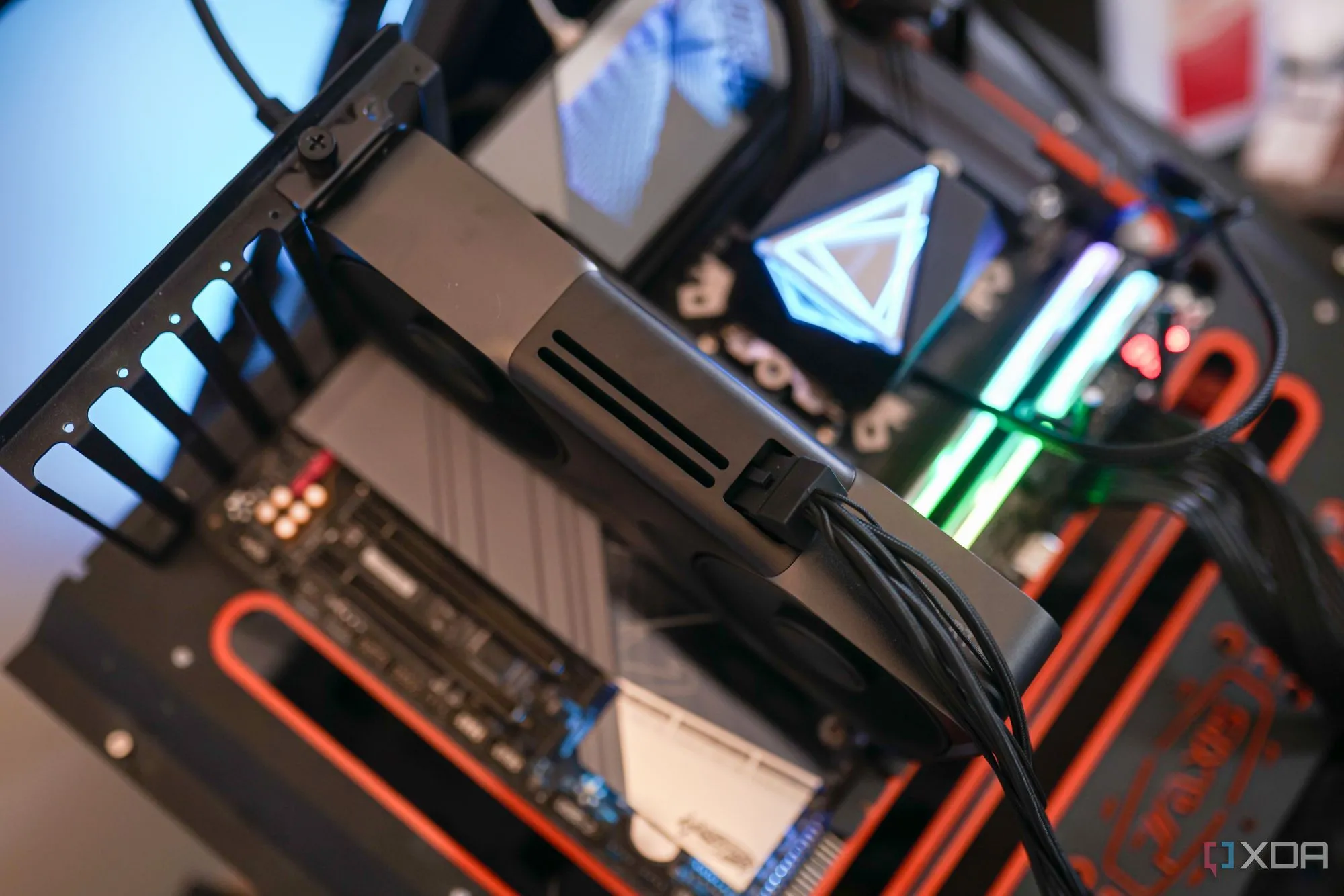 Card đồ họa Nvidia RTX 5070 được lắp trên bo mạch thử nghiệm