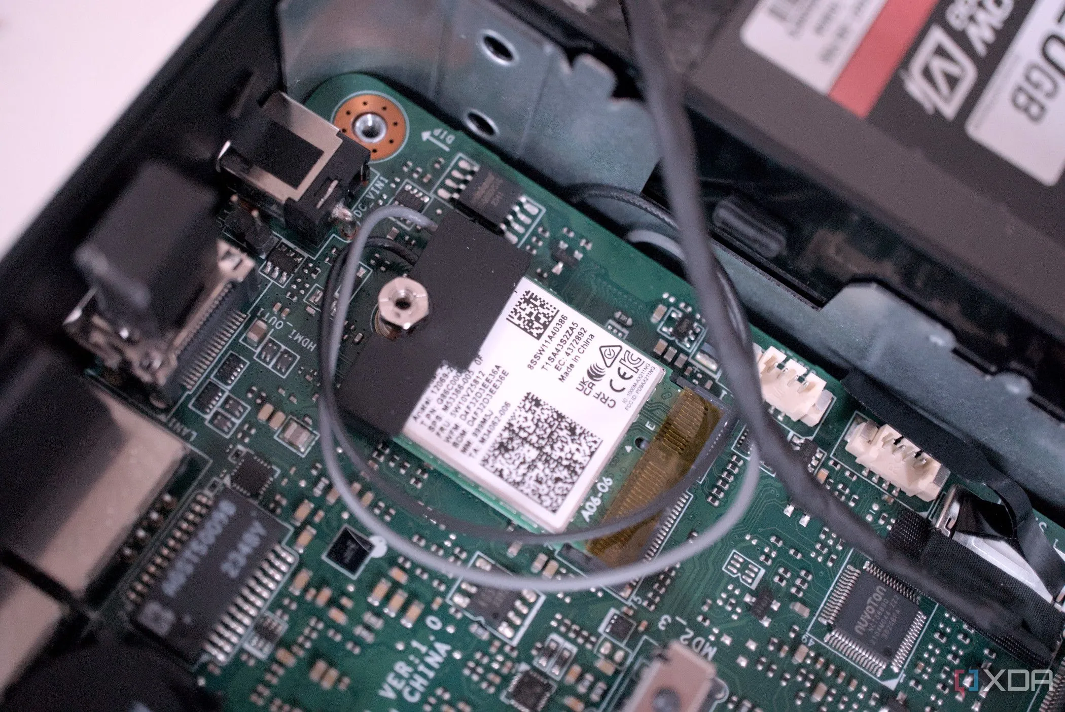 Card Wi-Fi tích hợp trên bo mạch chủ MSI Cubi NUC 1M