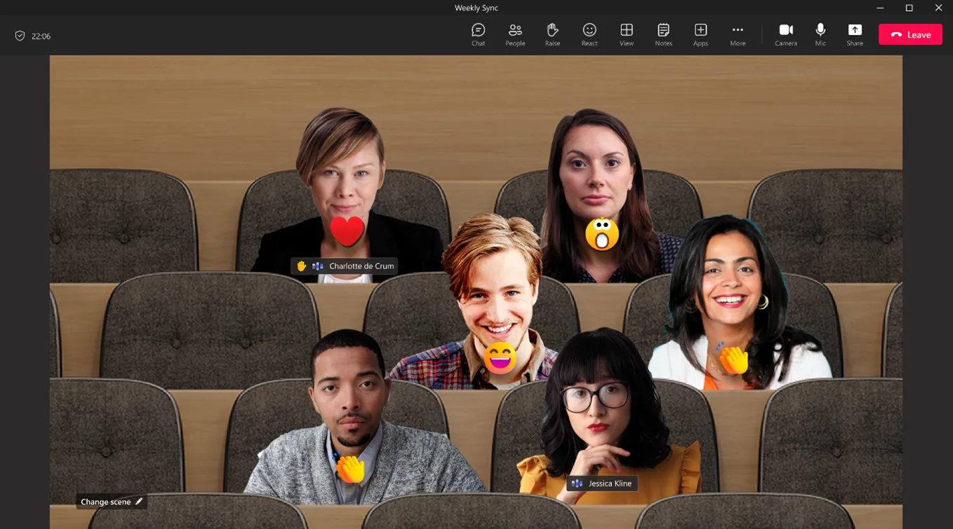 Chế độ Together Mode trong Microsoft Teams với các biểu tượng cảm xúc và nhãn tên, minh họa trải nghiệm cuộc họp nâng cao.