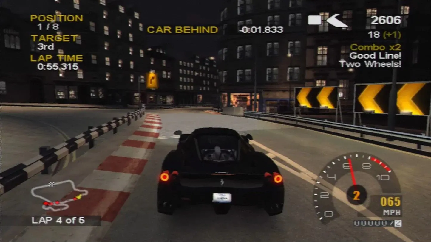 Chiếc xe đua thể thao tốc độ cao trên đường phố đô thị trong Project Gotham Racing 2, game đua xe Xbox đời đầu