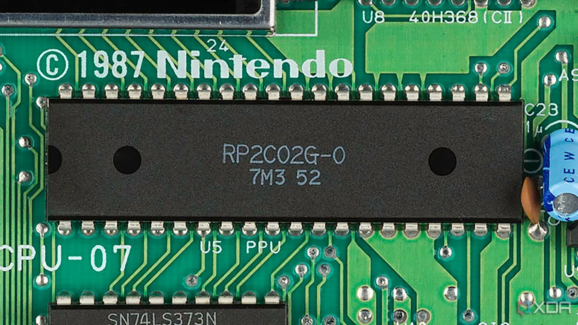 Chip PPU Ricoh RP2C02H-O trên bảng mạch Nintendo NES Mk1