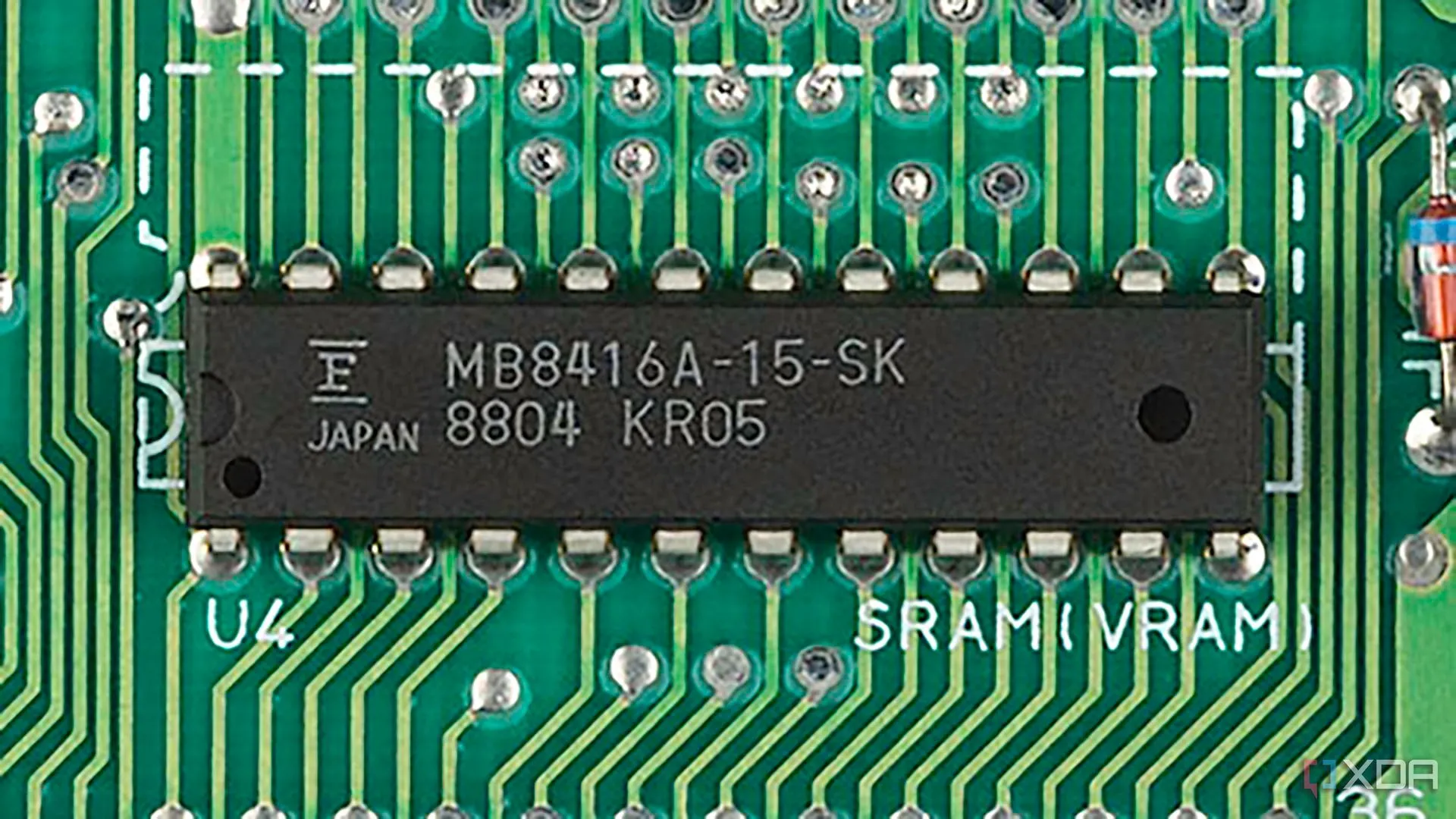 Chip VRAM 2KB trên bo mạch Nintendo NES Mk1