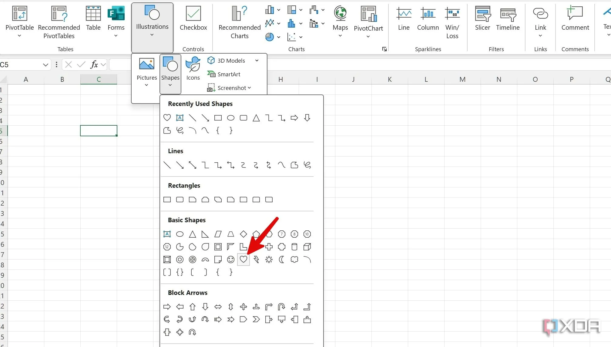 Chọn và chèn hình trái tim từ Shapes trong Excel để thiết kế quà tặng Valentine