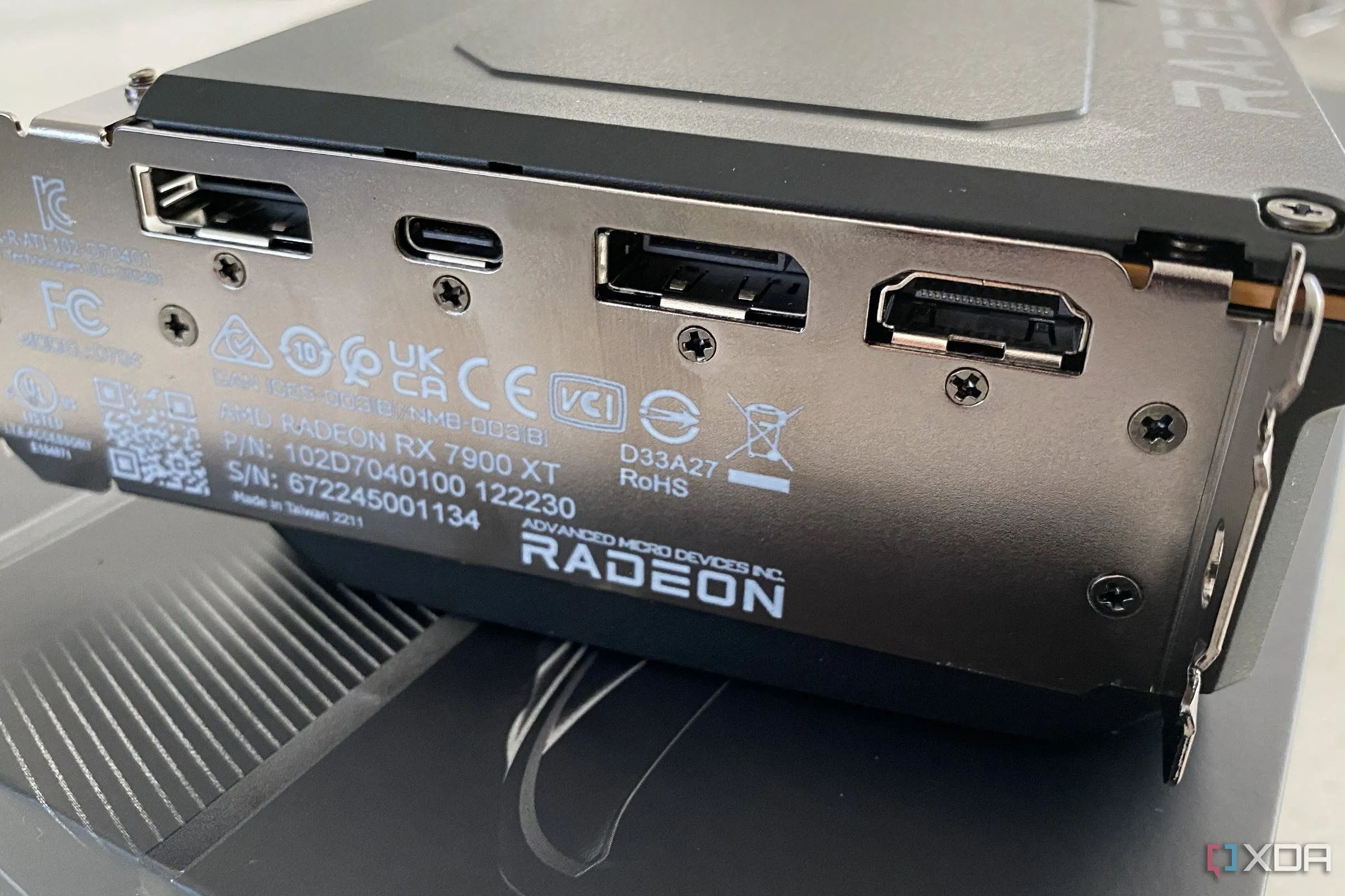 Cổng kết nối I/O của card đồ họa AMD Radeon RX 7900 XT