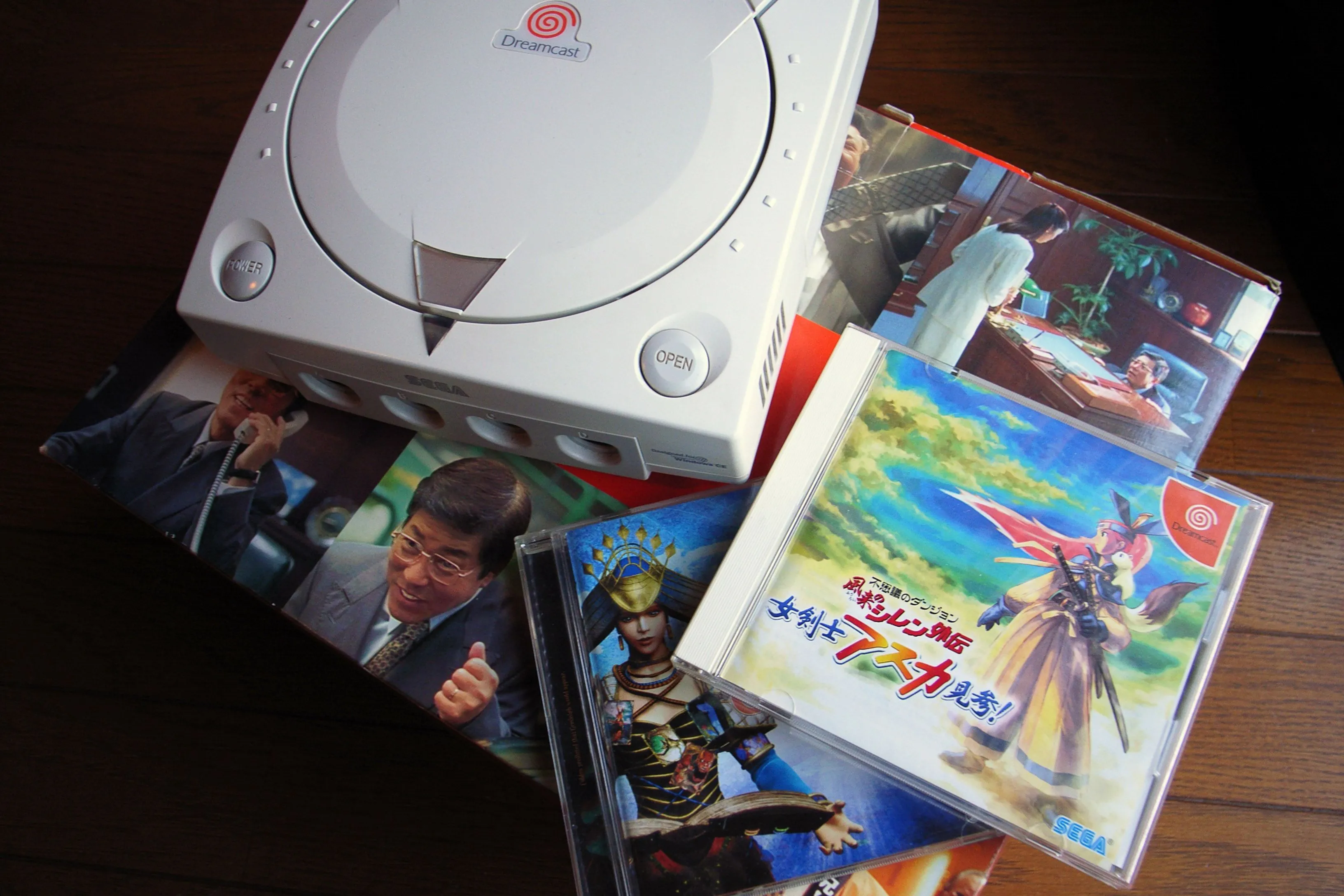 Console Sega Dreamcast cùng các tựa game, biểu tượng cho sự đổi mới của Sega