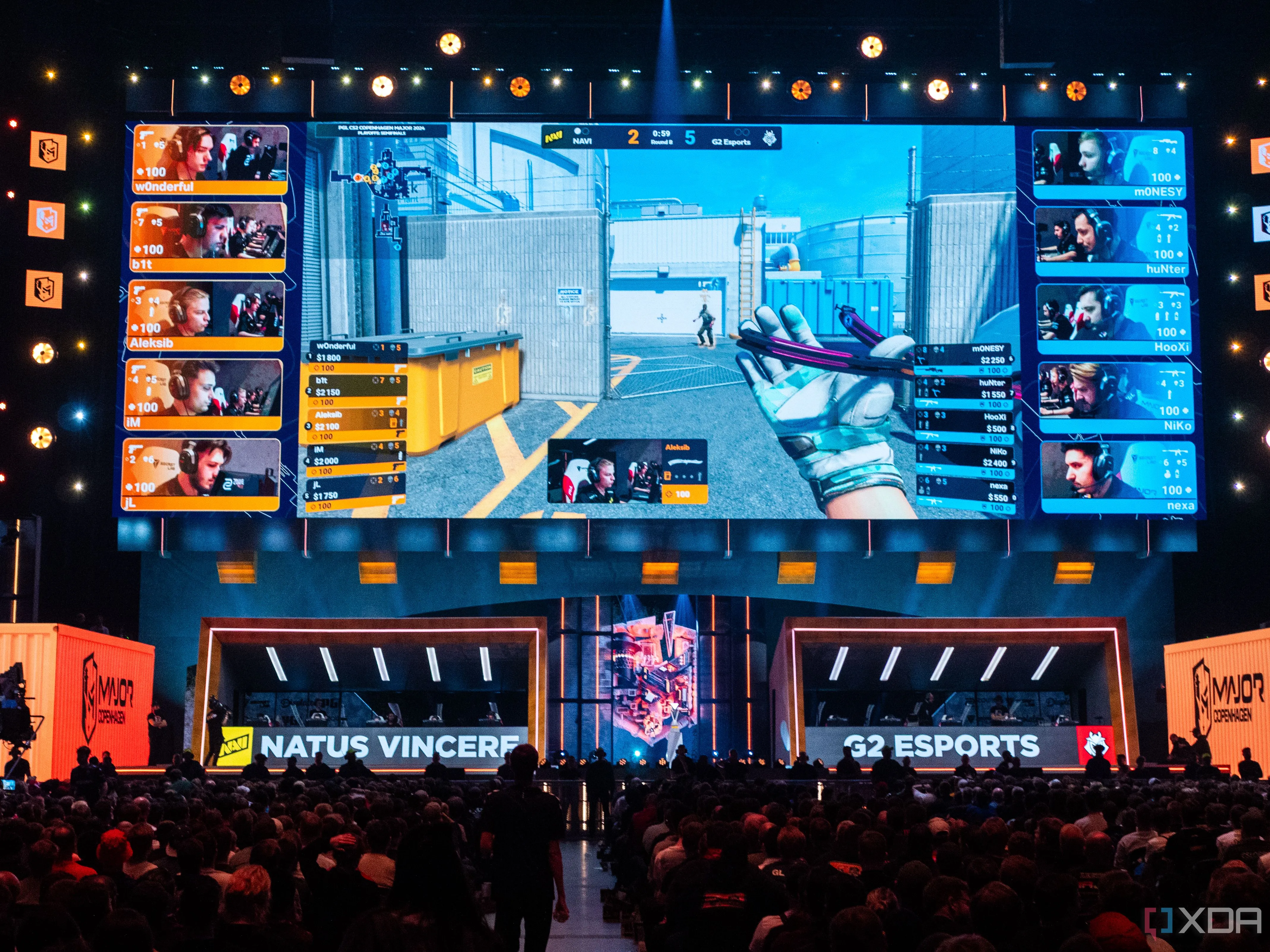 Counter-Strike 2 tại giải PGL Copenhagen Major, thể hiện một cảnh hành động eSports kịch tính.