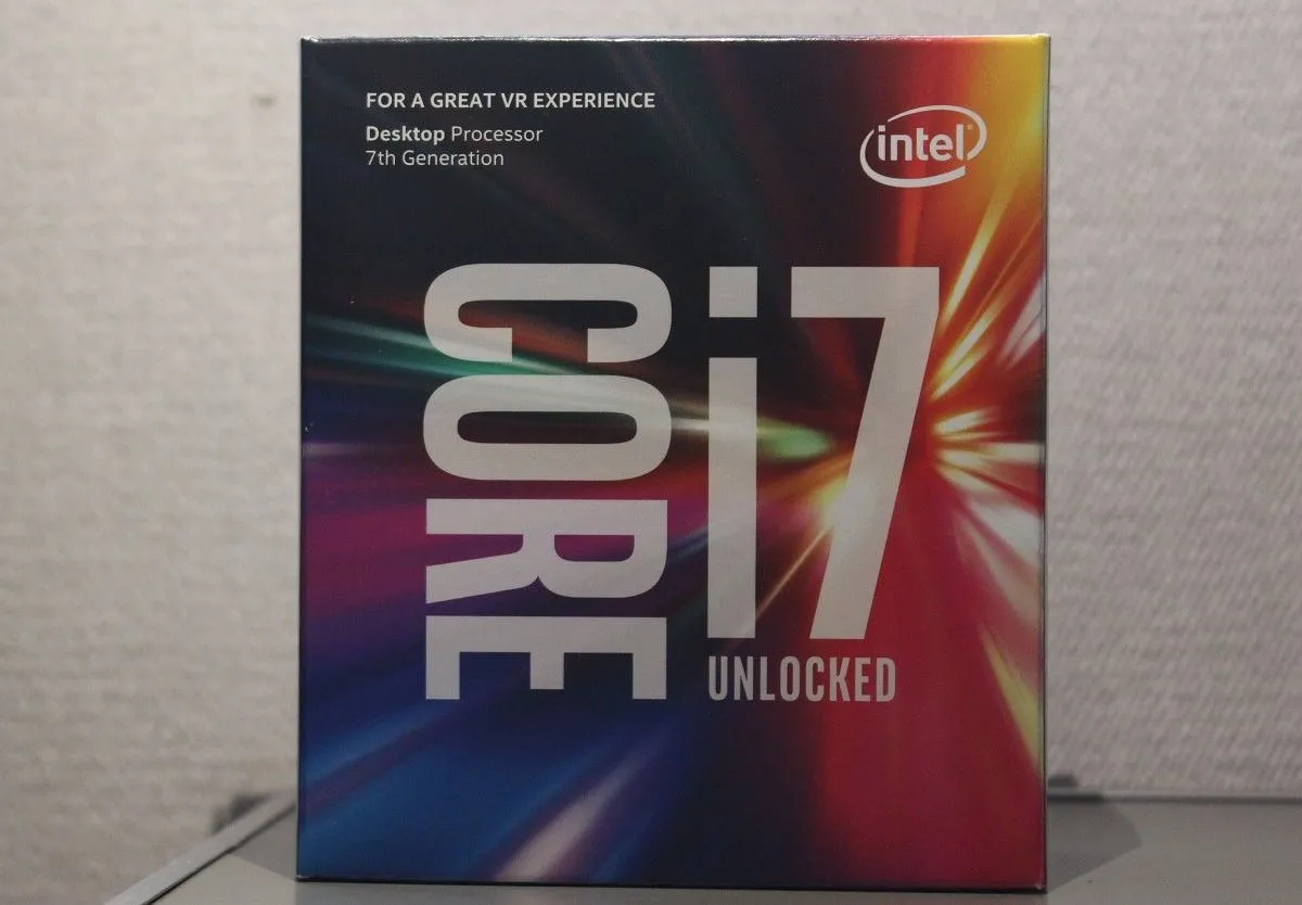 CPU Intel Core i7-7700K trong hộp.