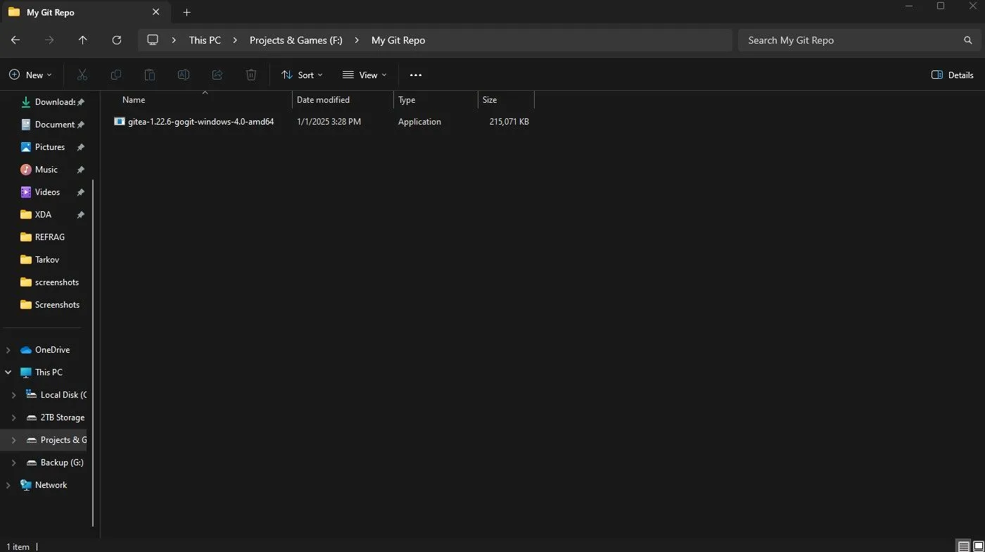 Cửa sổ Command Prompt hiển thị quá trình khởi chạy của file Gitea thực thi