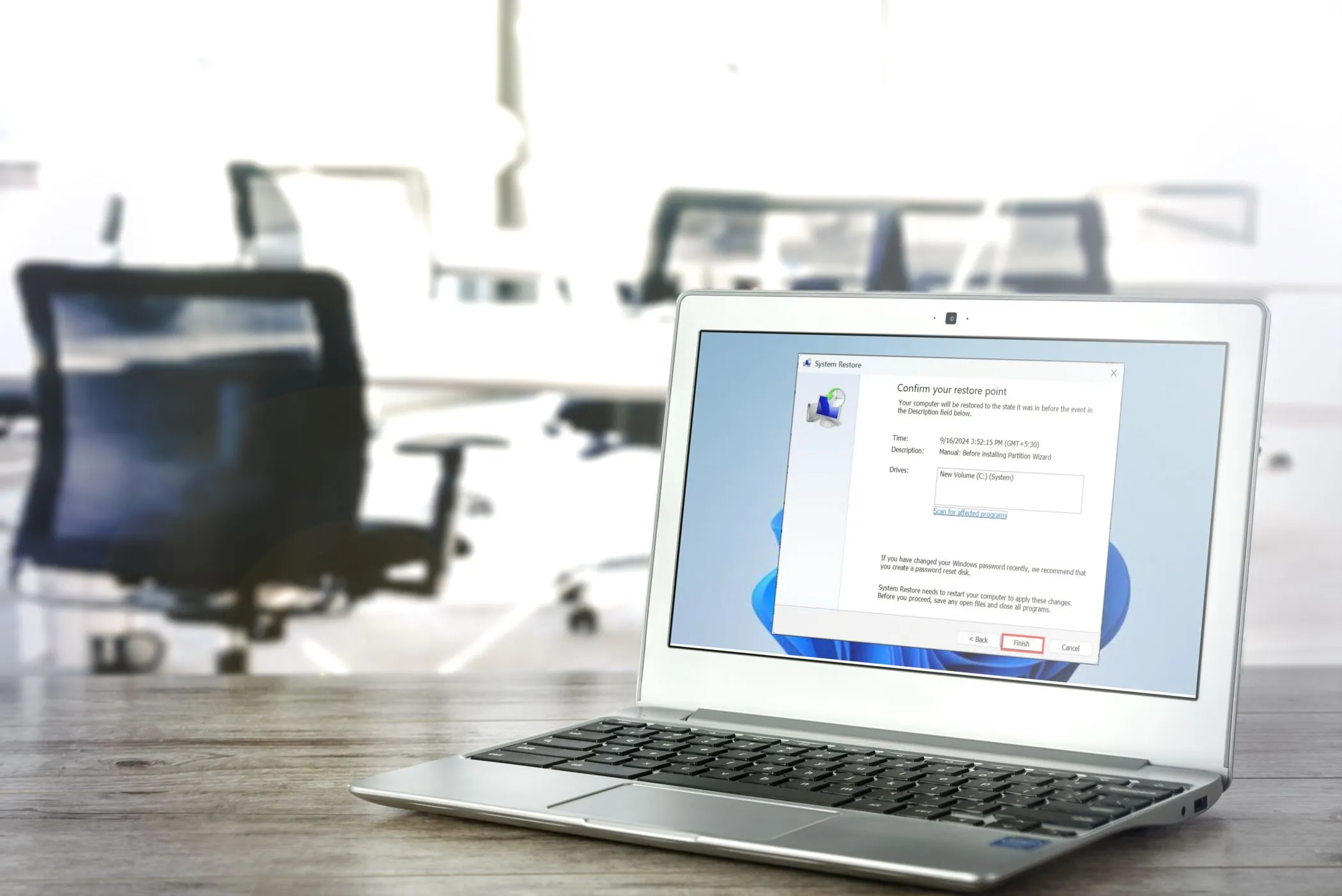 Cửa sổ System Restore trên laptop Windows, hướng dẫn tạo điểm khôi phục