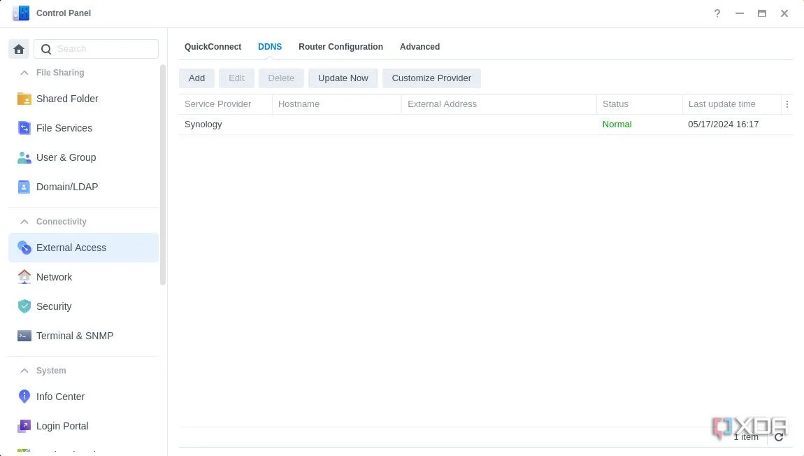 Danh sách các mục DDNS đã cấu hình trong giao diện Synology DSM 7, cho thấy một hostname mẫu.