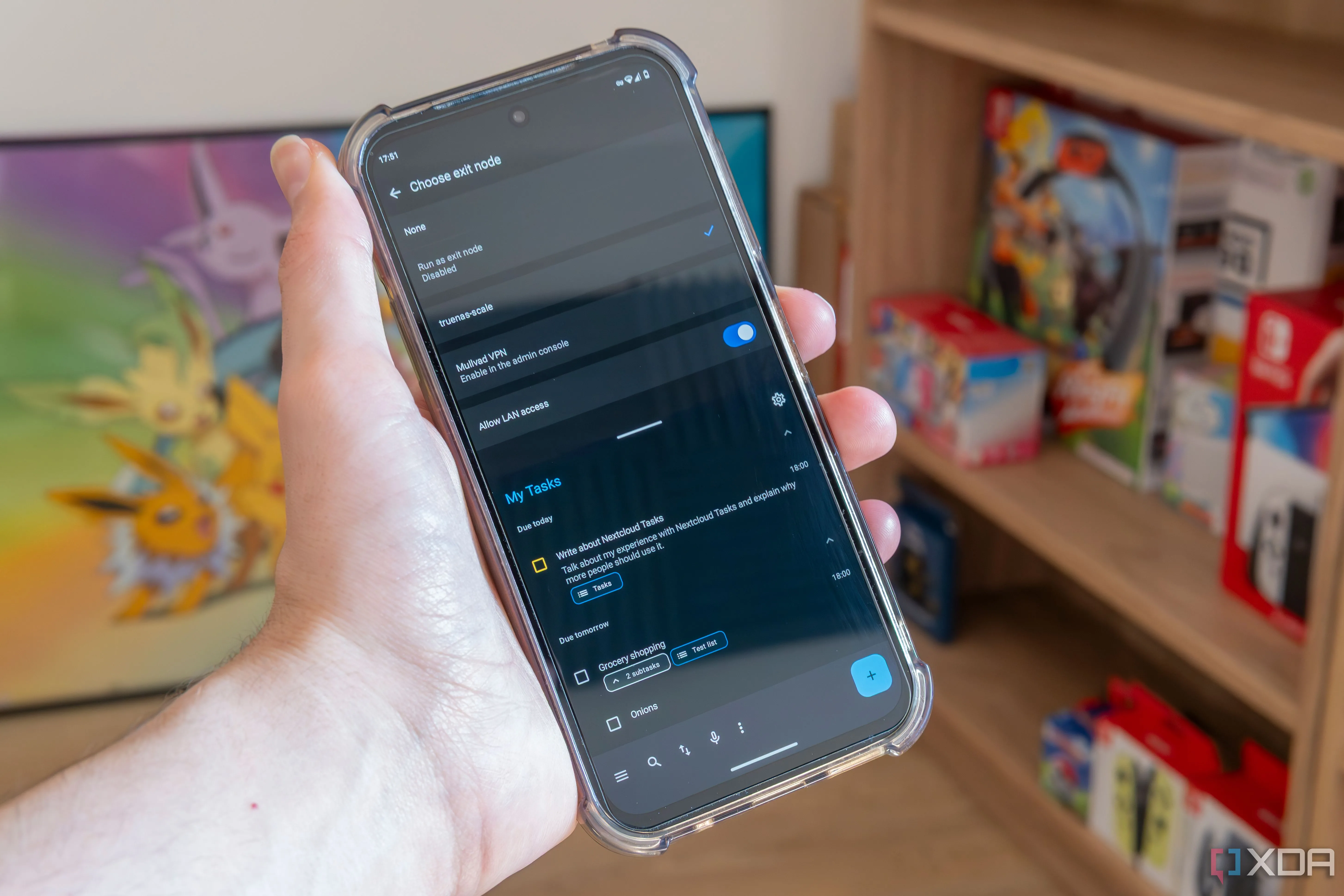 Điện thoại Android chạy Tailscale và Tasks.org đồng thời
