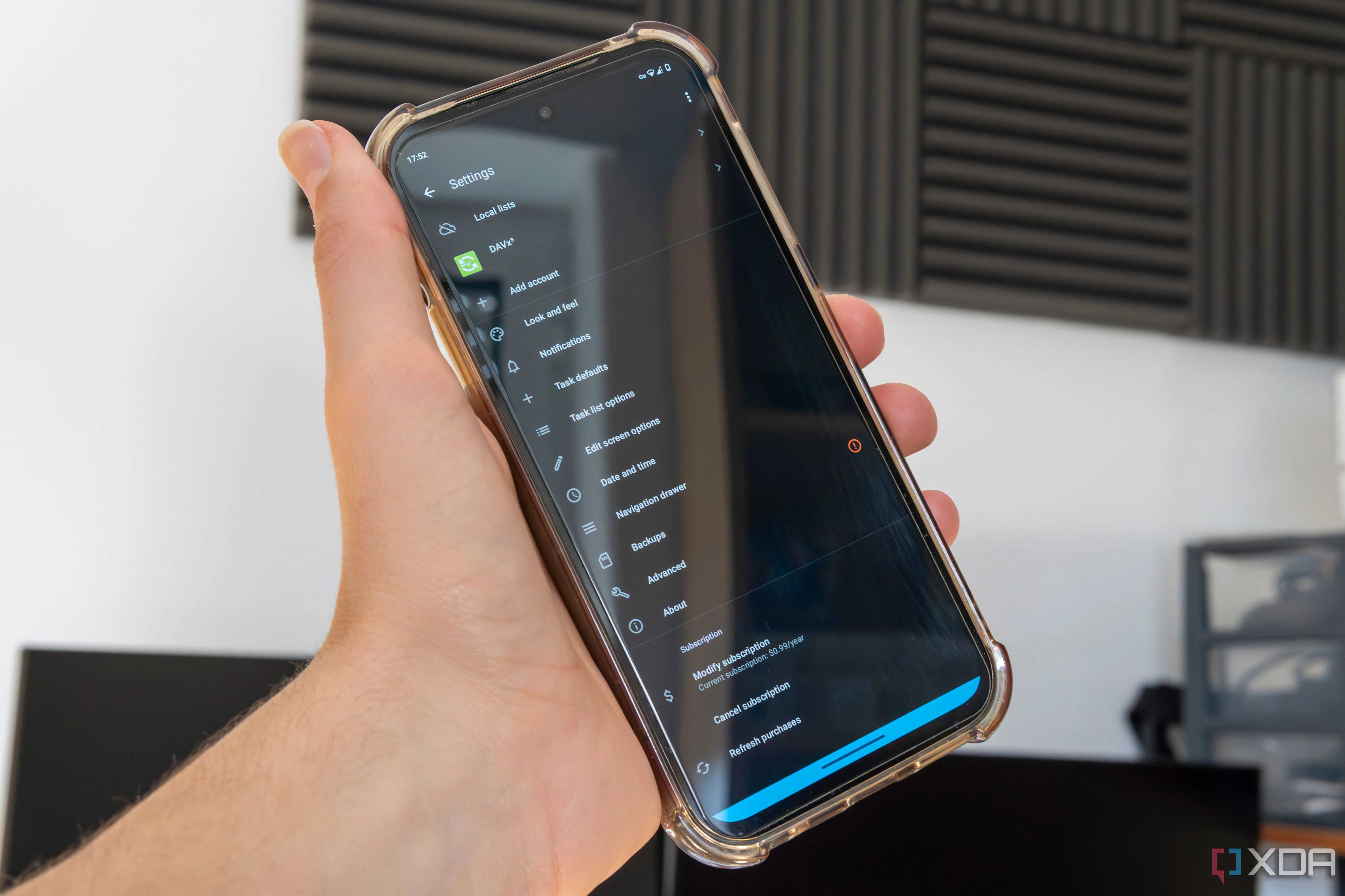 Điện thoại Android hiển thị màn hình cài đặt của Tasks.org với gói đăng ký Pro đã bật