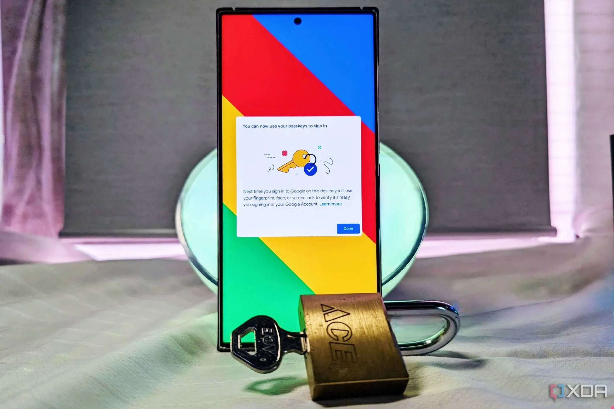 Điện thoại Samsung Galaxy S23 Ultra hiển thị xác nhận đăng nhập bằng Passkey