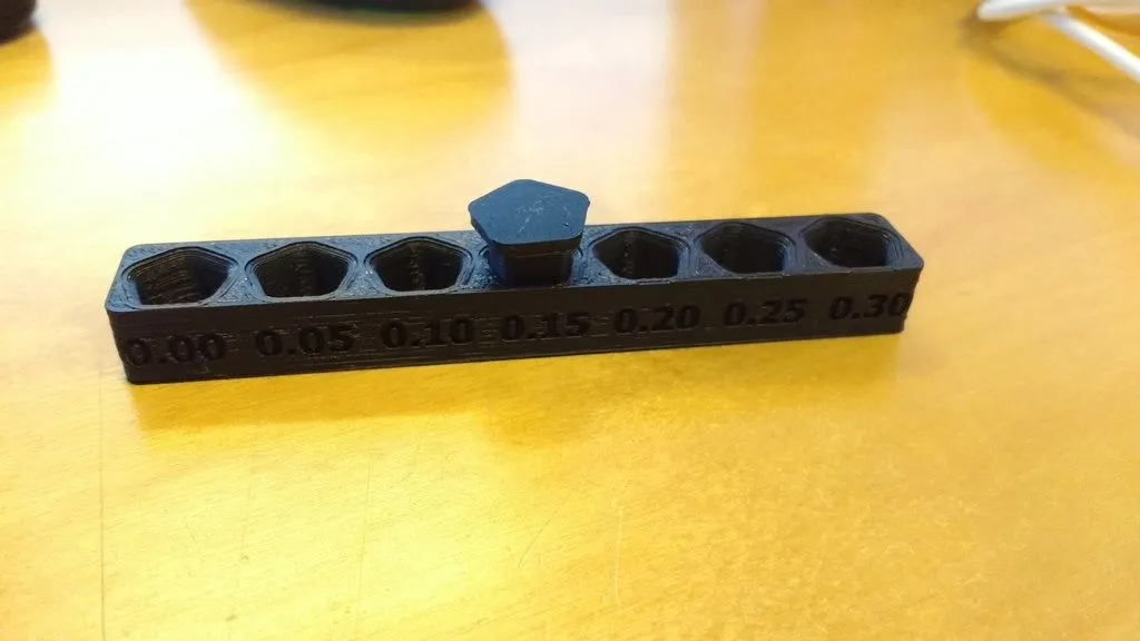 Đồng hồ đo dung sai để xác định khe hở và độ khớp của các bộ phận in 3D