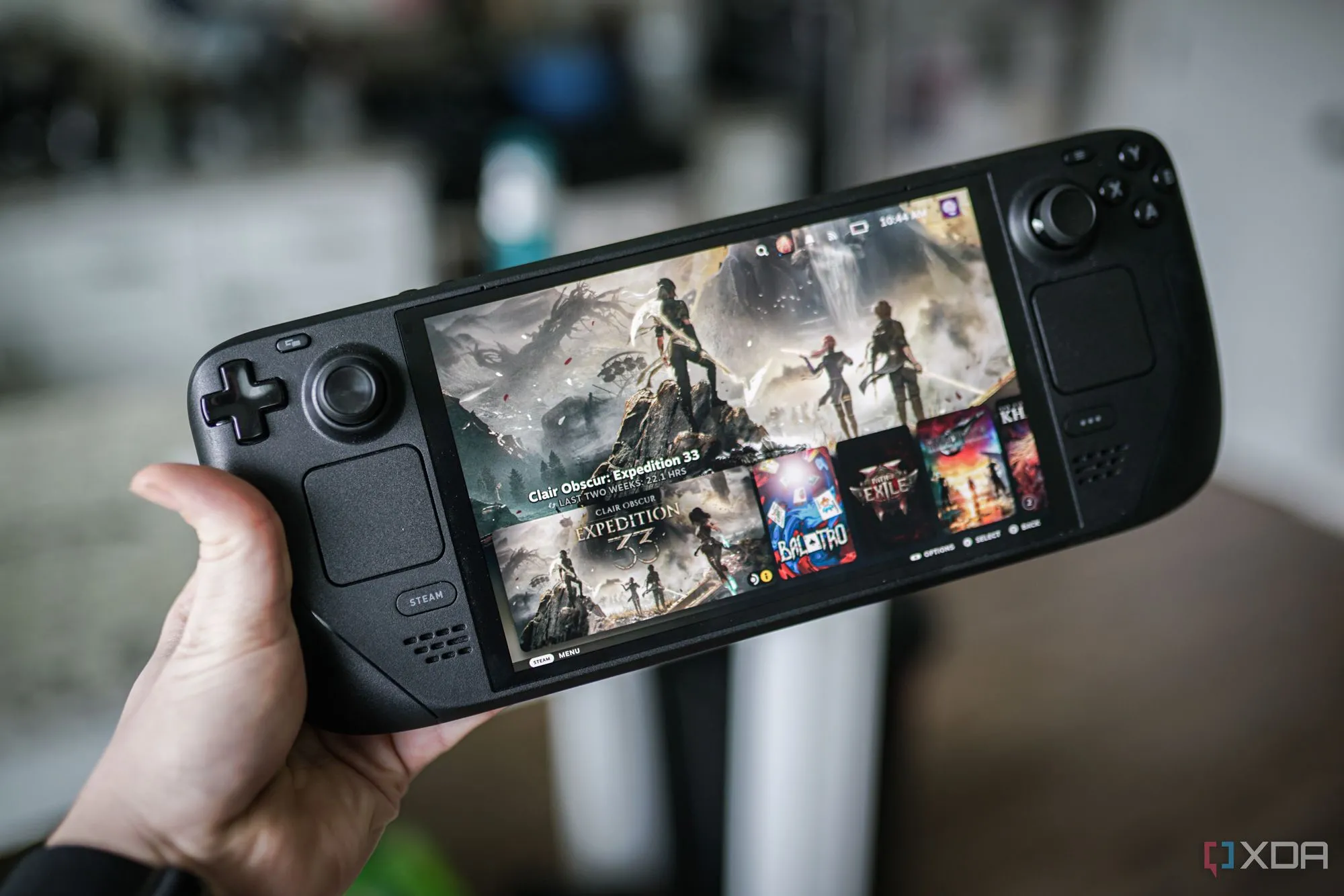Game thủ trải nghiệm SteamWorld Dig trên Steam Deck, biểu tượng của ưu đãi game chất lượng giá rẻ