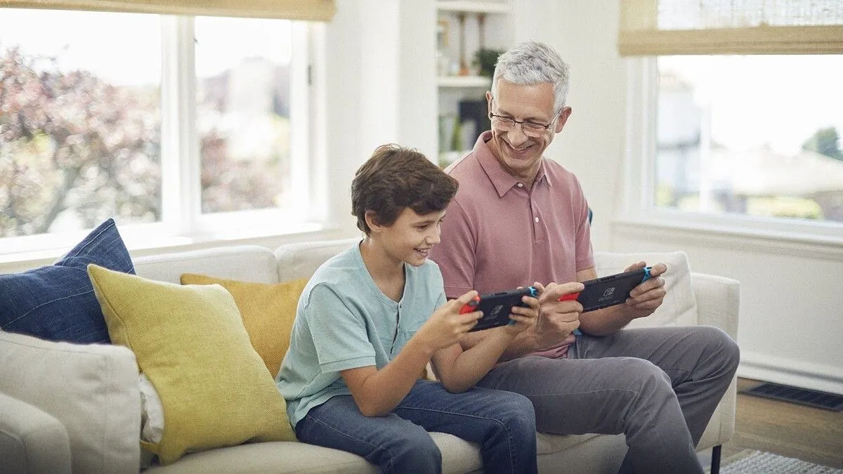 Gia đình chơi game trên Nintendo Switch, thể hiện thế mạnh của Nintendo ở phân khúc giải trí gia đình