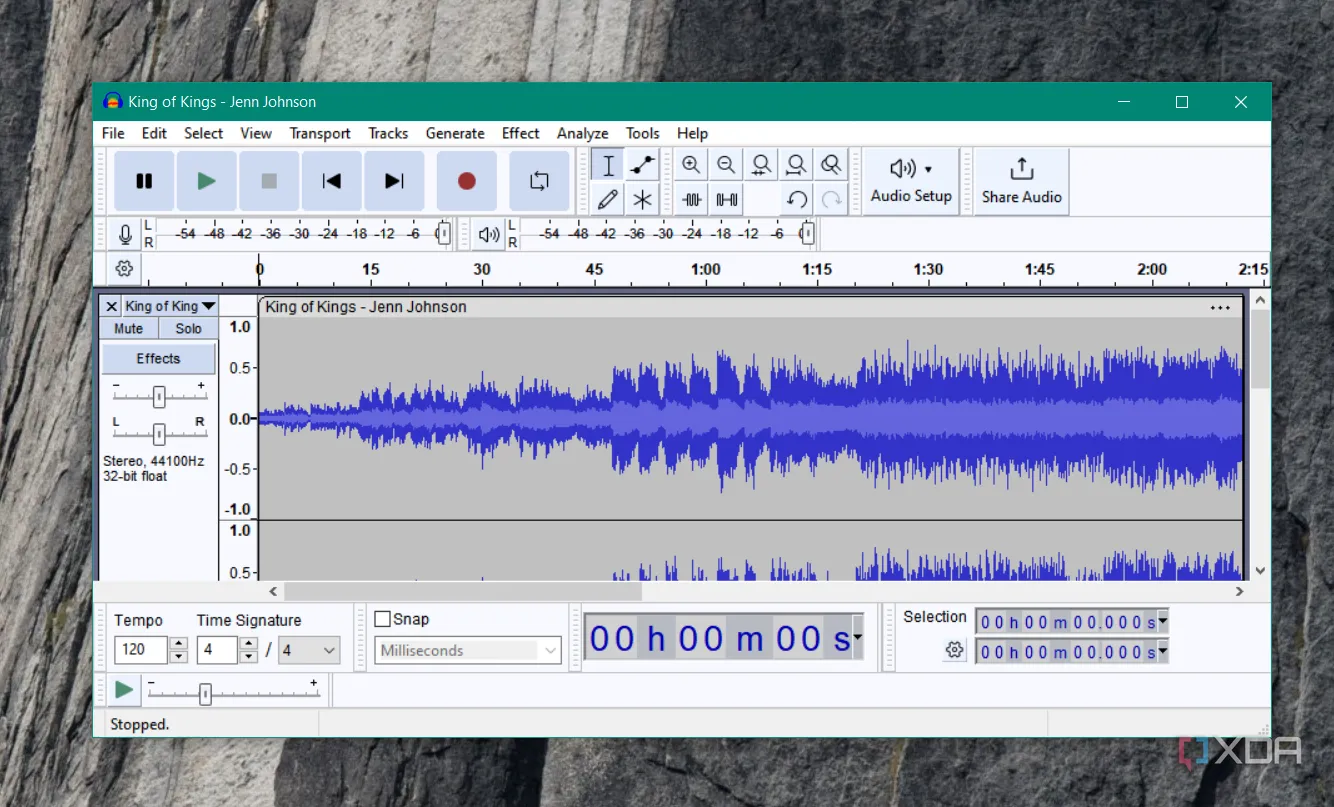 Giao diện Audacity đang ghi lại âm thanh trên Windows, hiển thị các tùy chọn chỉnh sửa và quản lý bản ghi