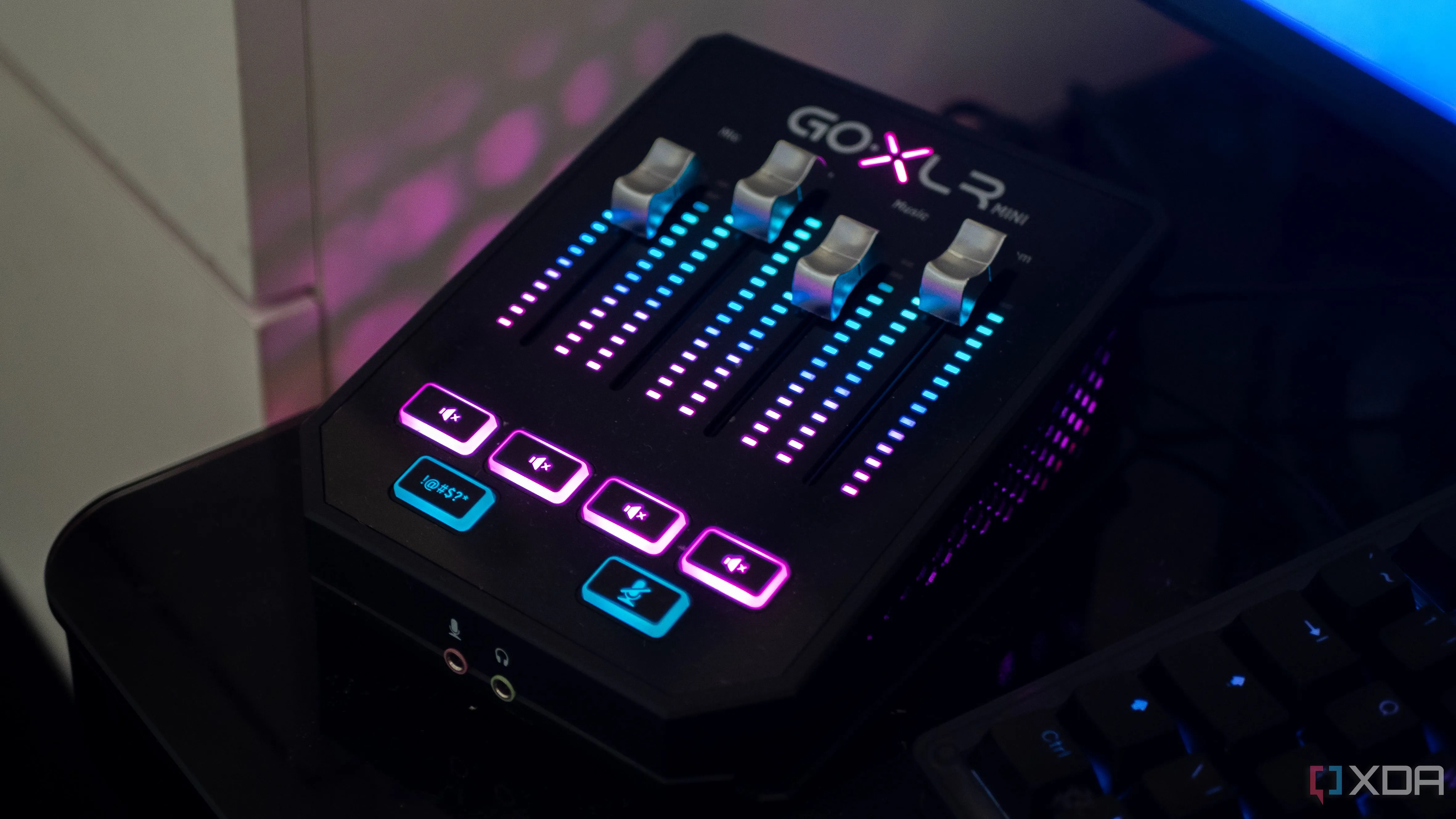 Giao diện Audio Interface GoXLR Mini cho PC, hỗ trợ thu âm chuyên nghiệp