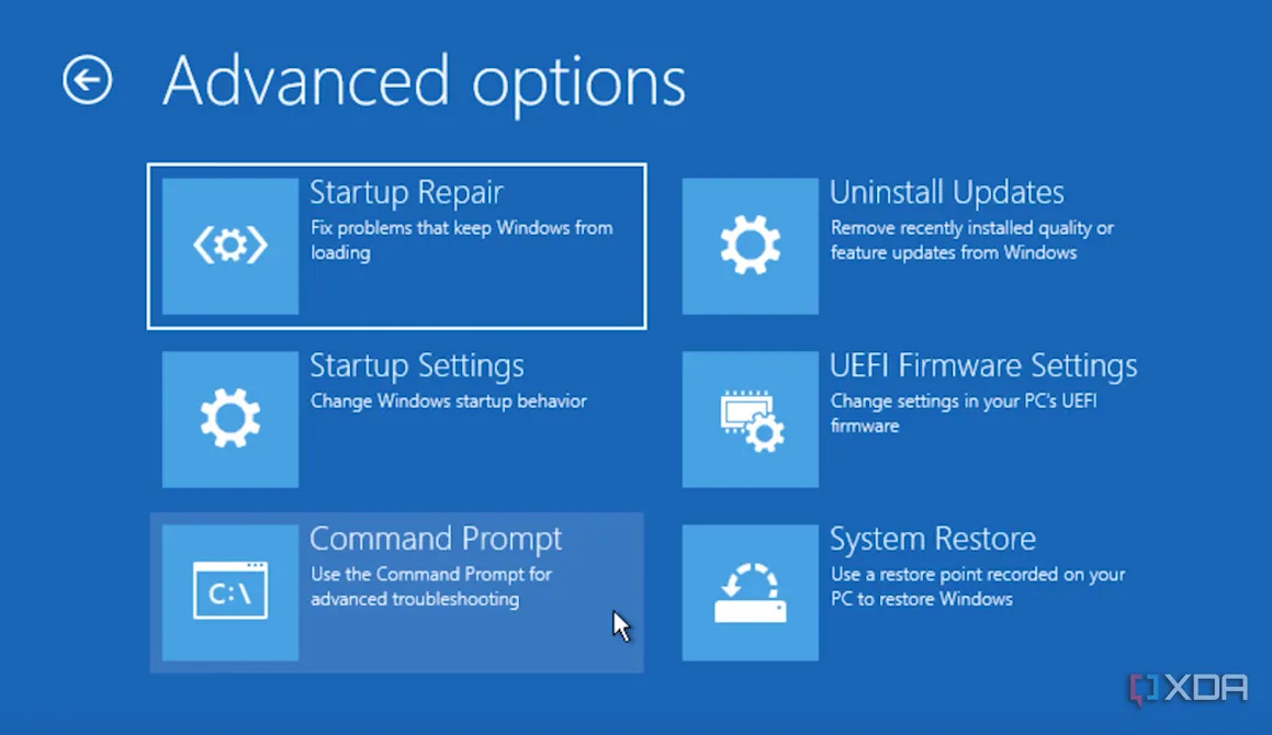 Giao diện Command Prompt trong môi trường khôi phục Windows 11 sau khi System32 bị hỏng
