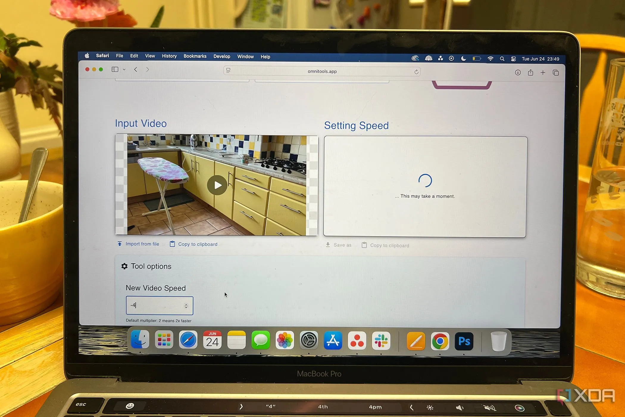 Giao diện công cụ thay đổi tốc độ video của Omni Tools với các tùy chọn điều chỉnh