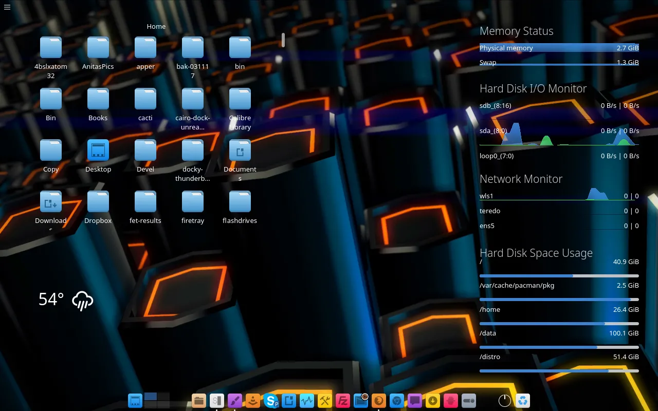 Giao diện desktop của BlueStar Linux với thanh dock và các icon