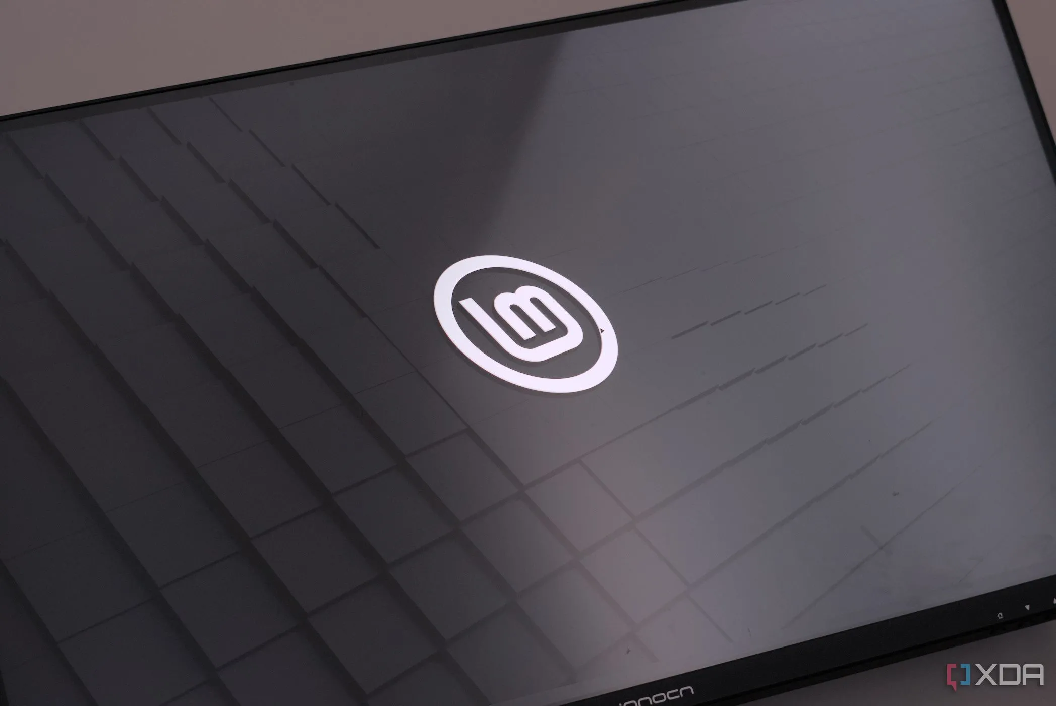 Giao diện desktop của Linux Mint 22.1, một trong những bản phân phối Linux thân thiện với người dùng mới