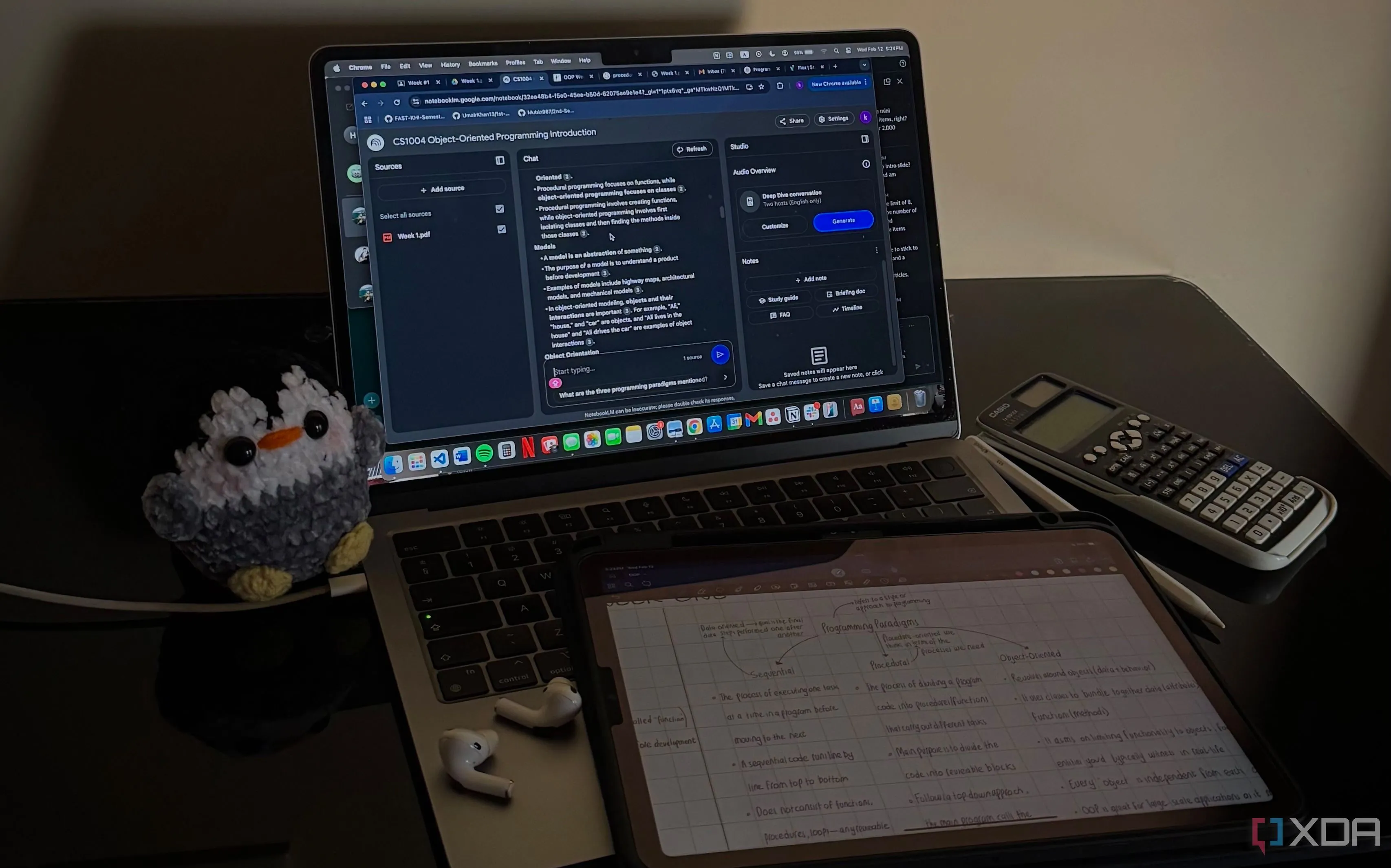 Giao diện Google NotebookLM trên màn hình MacBook, minh họa ứng dụng cho nghiên cứu