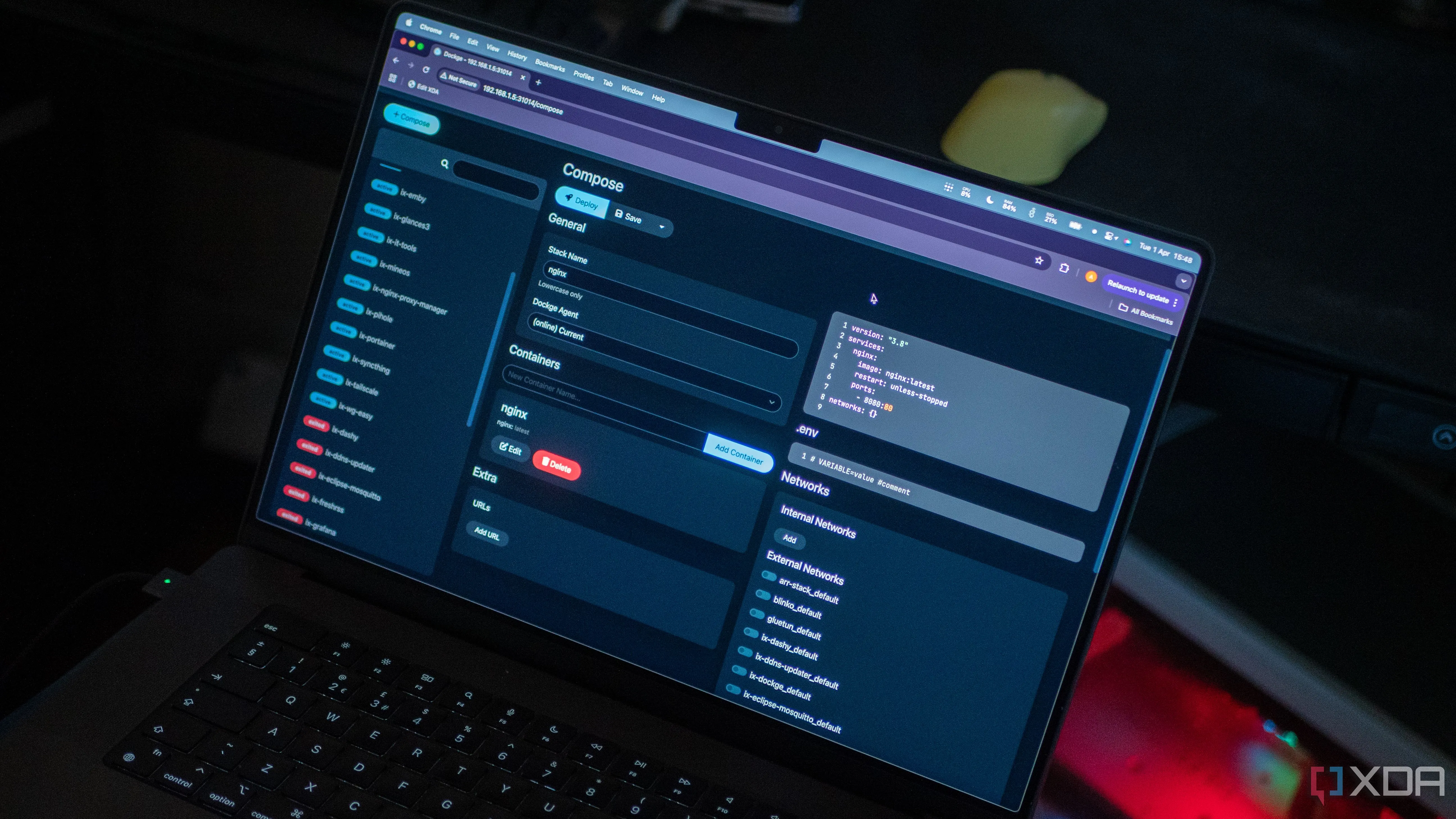 Giao diện quản lý Dockge trên MacBook, minh họa công cụ quản lý Docker Compose hiệu quả cho homelab