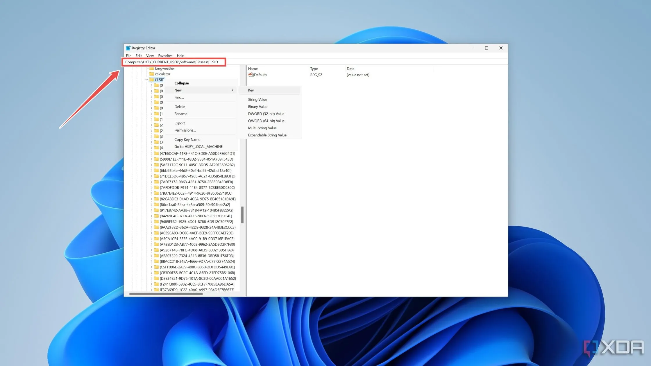 Giao diện Registry Editor hiển thị đường dẫn đến thư mục CLSID để khôi phục menu ngữ cảnh cũ trên Windows 11