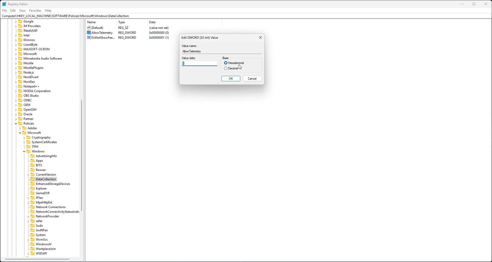 Giao diện Registry Editor hiển thị khóa DataCollection, nơi tinh chỉnh cài đặt Telemetry trên Windows 11
