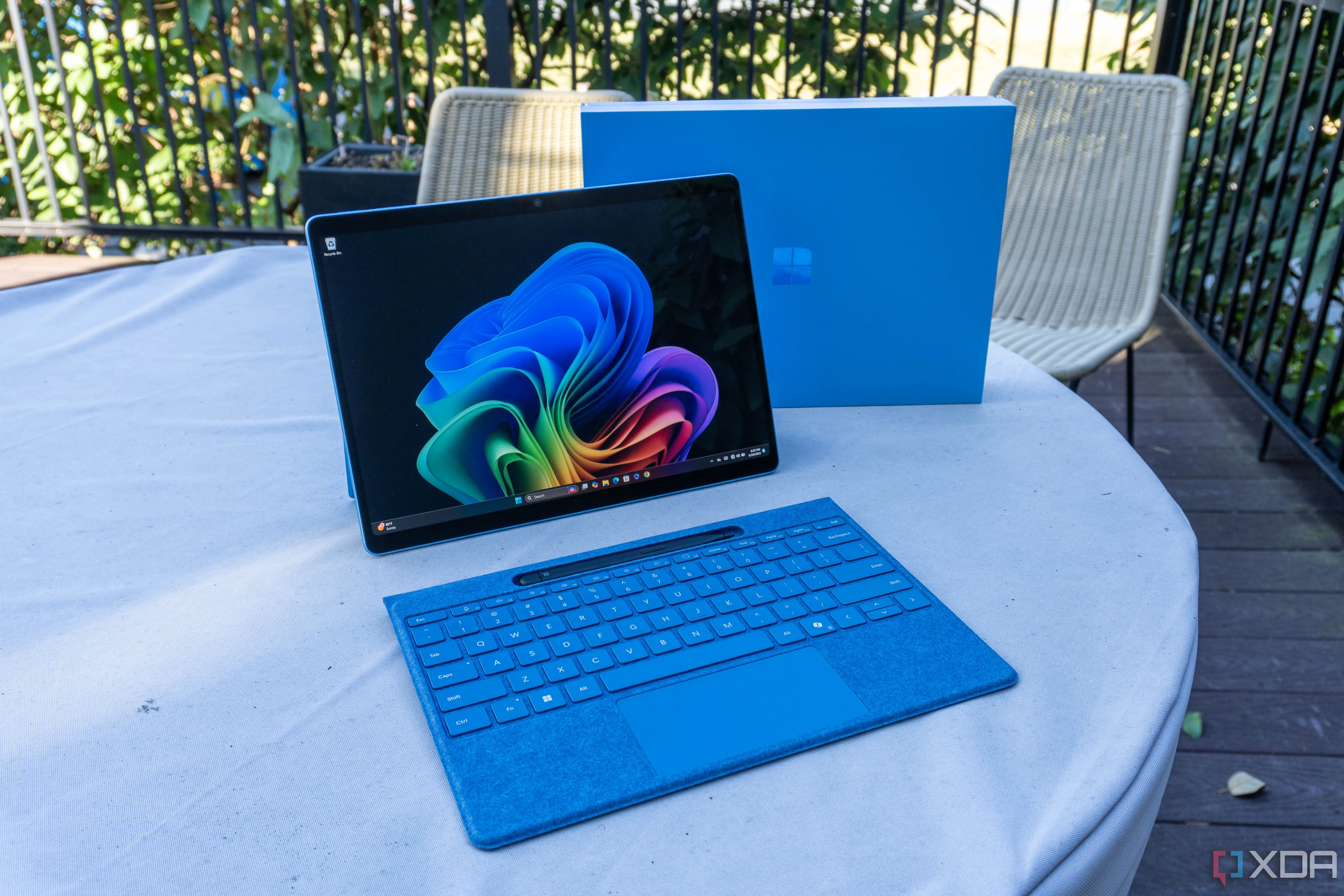 Giao diện trình duyệt Microsoft Edge trên thiết bị Surface Pro 11