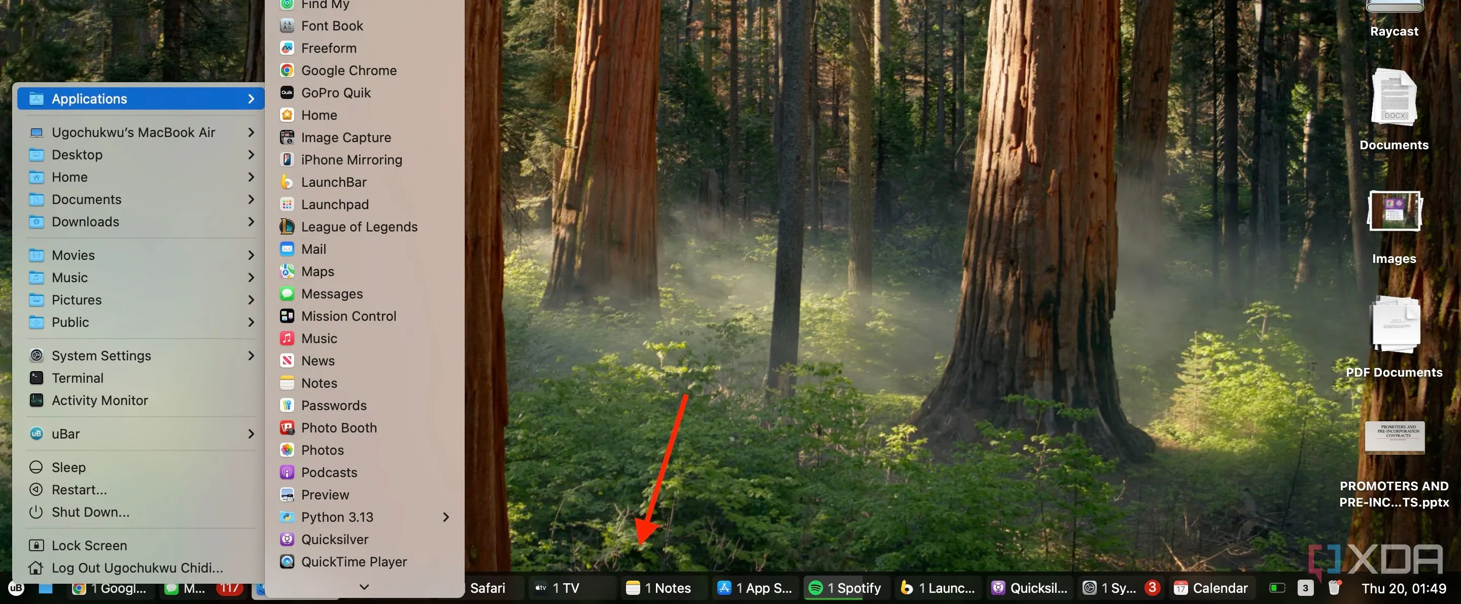 Giao diện uBar trên macOS, hoạt động như một thanh taskbar thay thế Dock mặc định