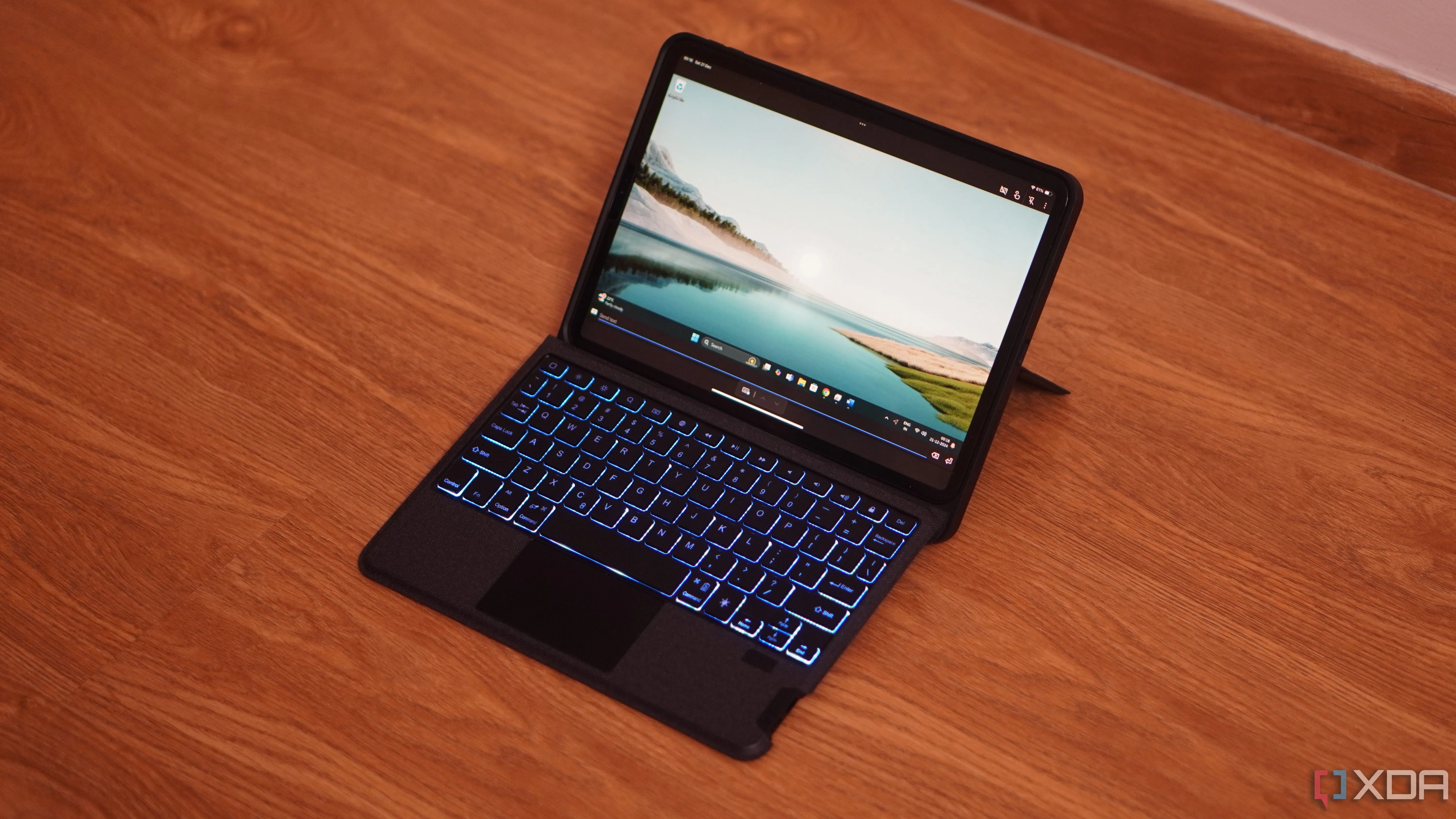 Giao diện Windows 11 được điều khiển từ xa trên iPad minh họa tính năng remote desktop
