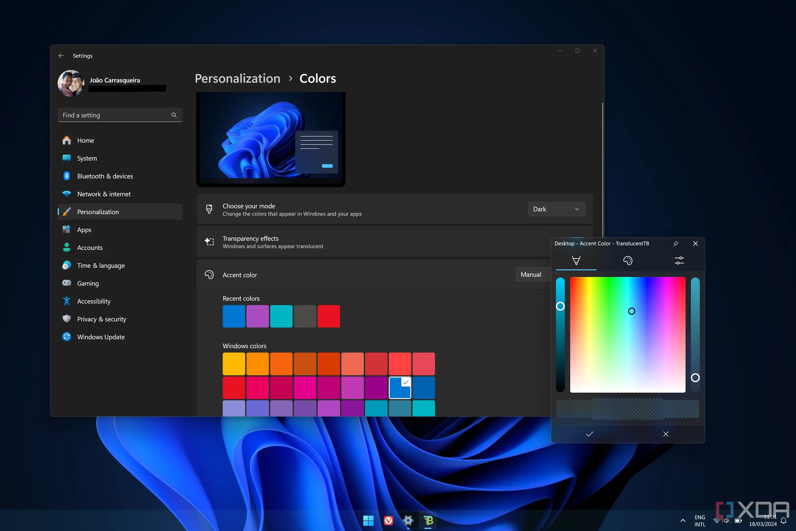 Giao diện Windows 11 với thanh tác vụ trong suốt nhờ TranslucentTB và các tùy chọn cài đặt