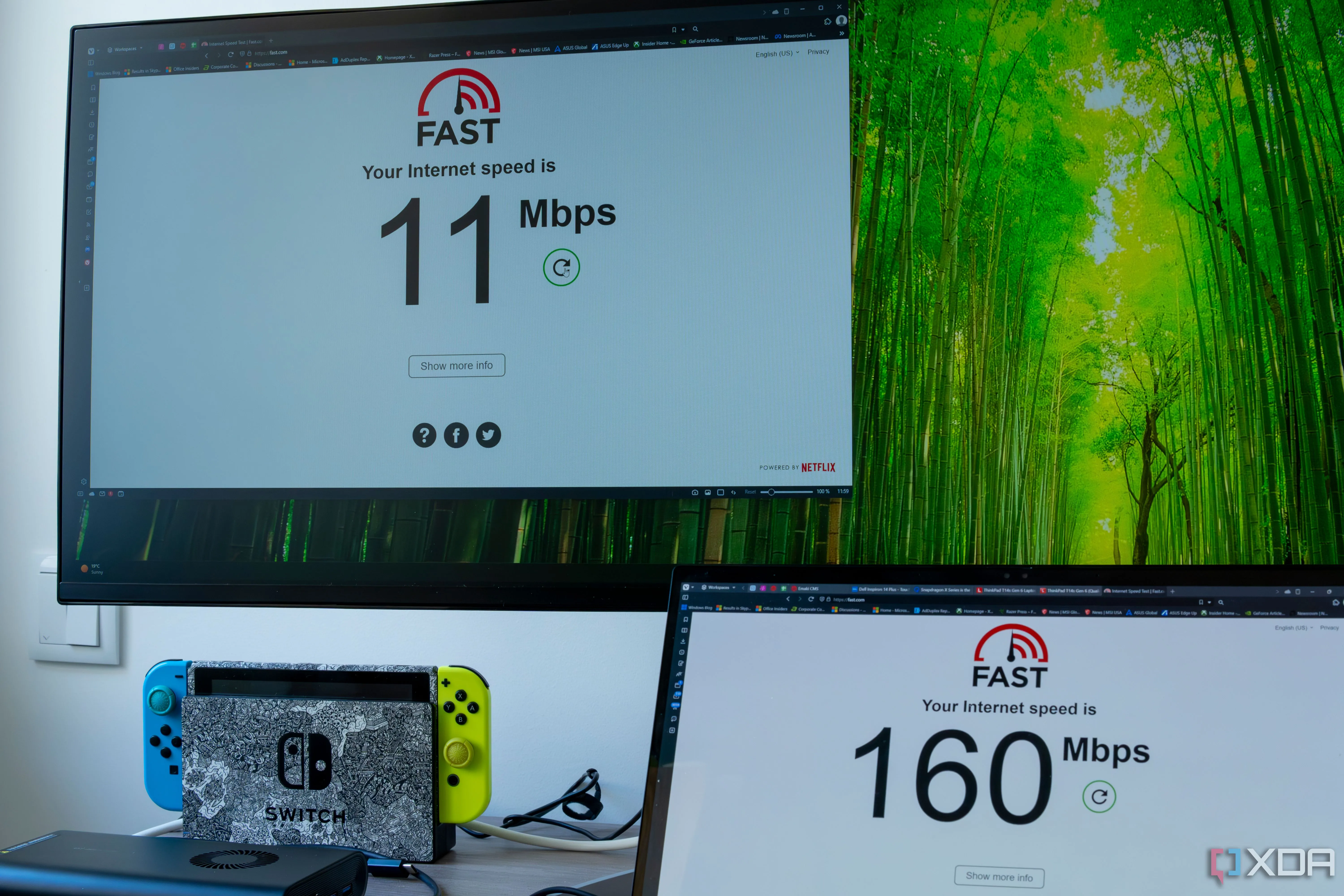 hai máy tính đang chạy bài kiểm tra tốc độ fast.com, một cái 11Mbps và cái còn lại 160Mbps