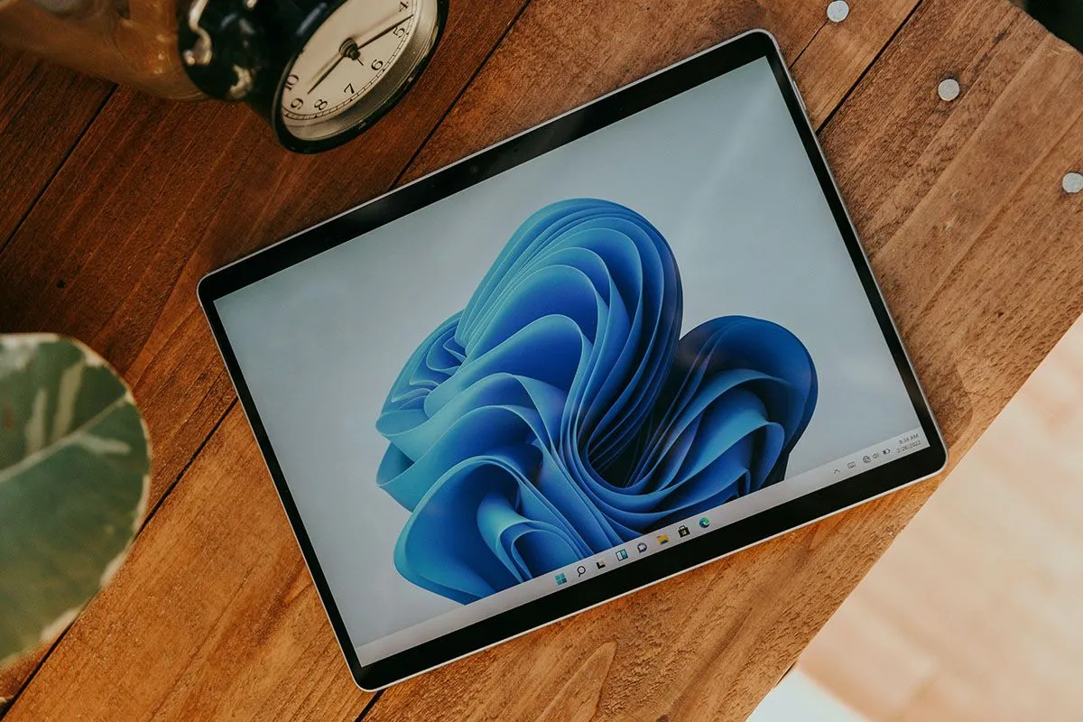 Hệ điều hành Microsoft Windows 11 trên một máy tính bảng