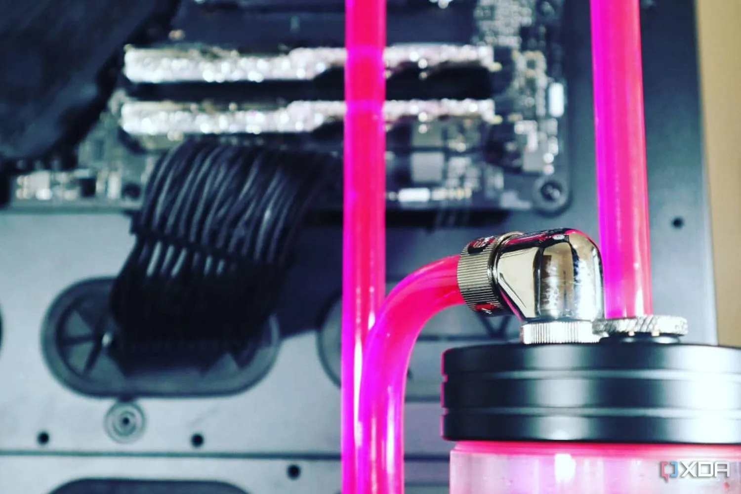 Hệ thống tản nhiệt nước Thermaltake Tower 900