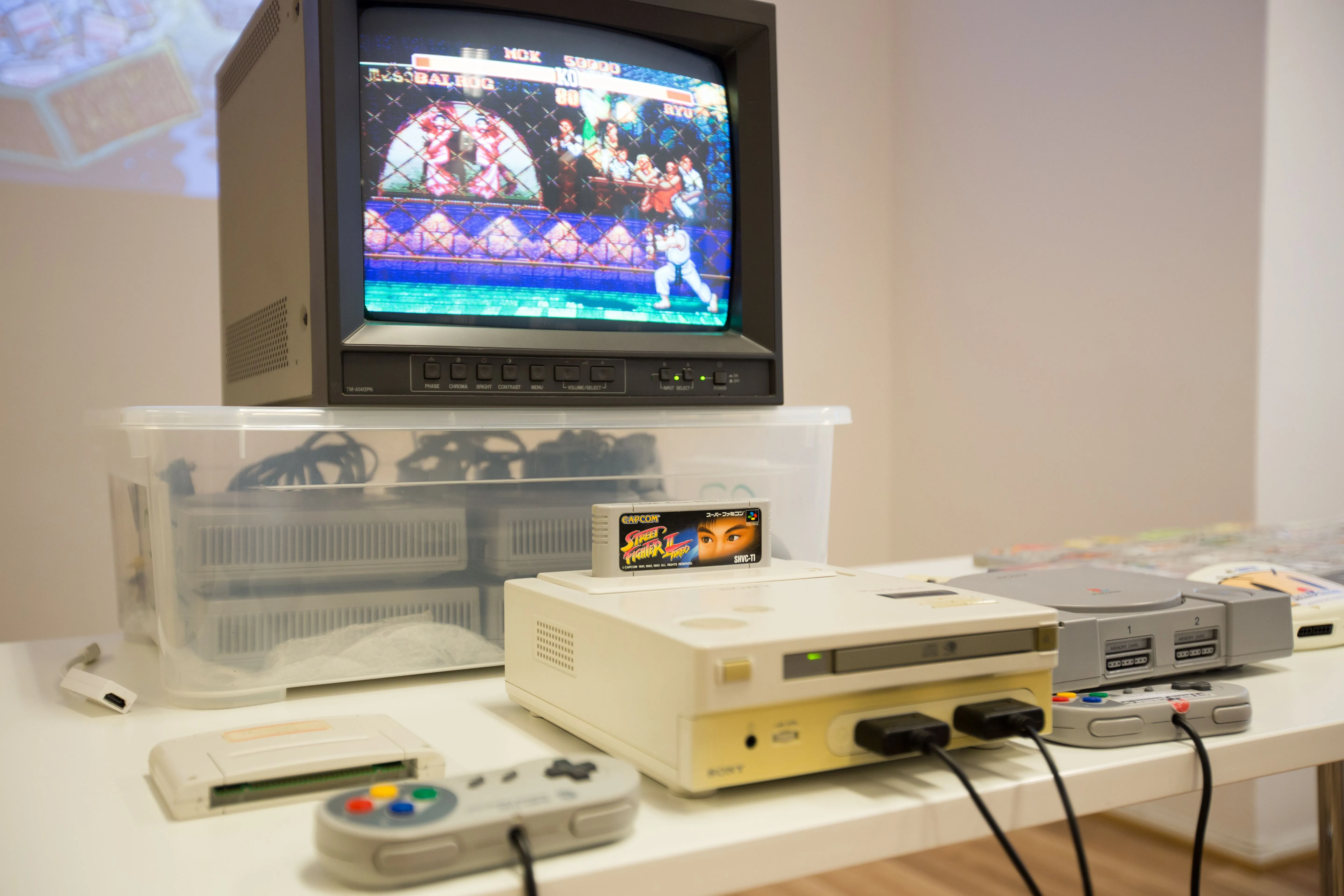 Hình ảnh cận cảnh nguyên mẫu console Nintendo PlayStation màu xám từ dự án hợp tác Nintendo Sony