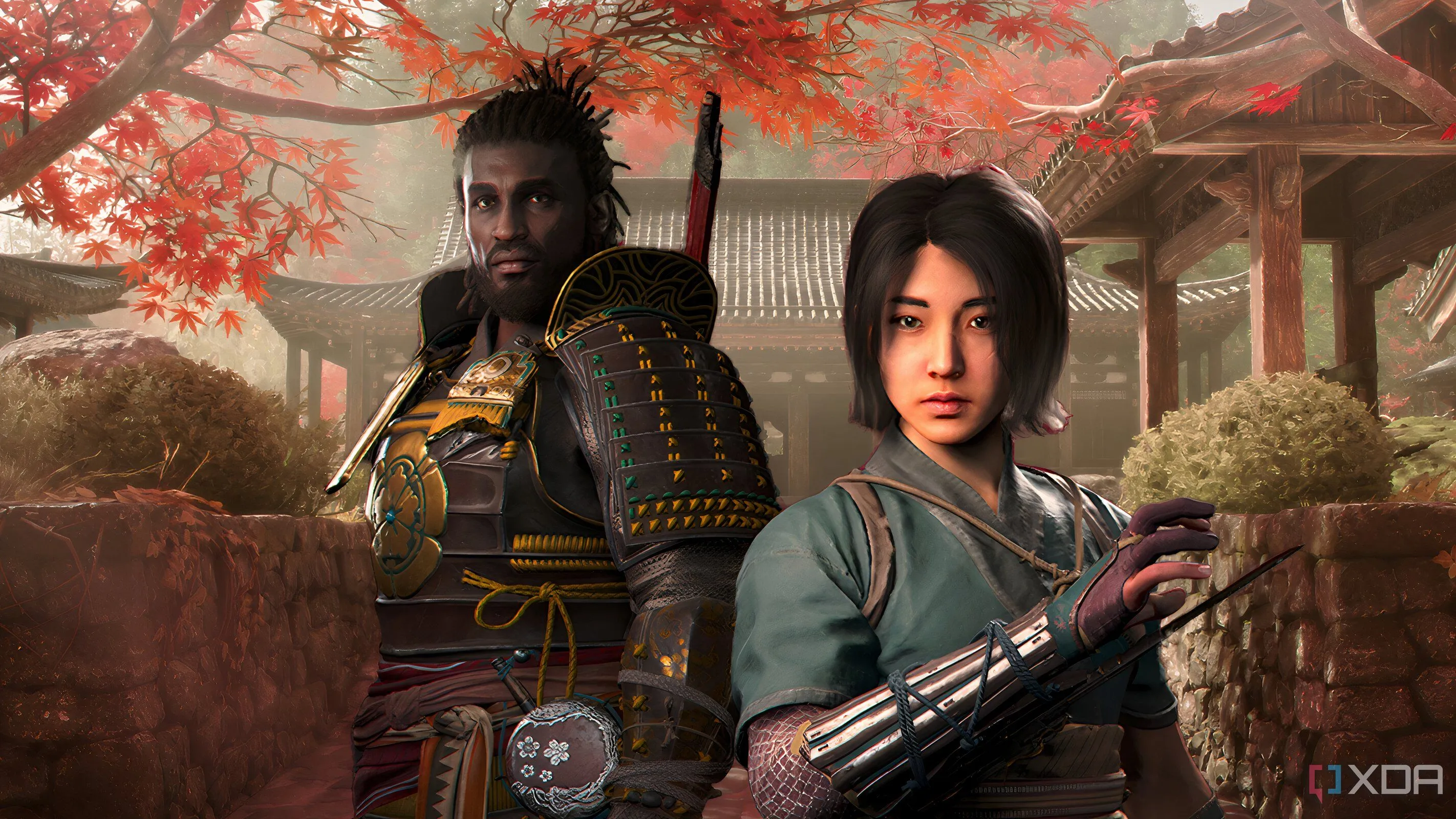 Hình ảnh Fujibayashi Naoe và Yasuke trước cây cối đỏ rực và kiến trúc Nhật Bản trong Assassin's Creed Shadows.