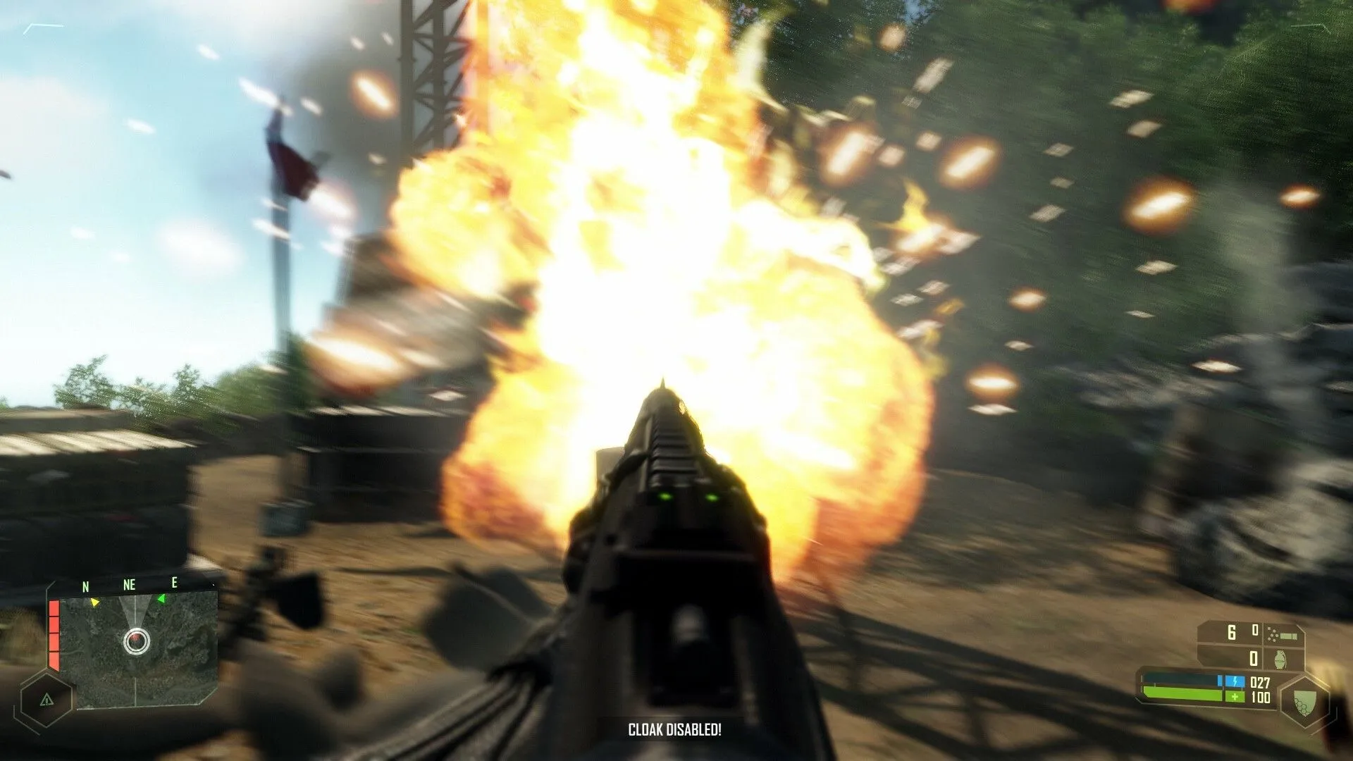 Hình ảnh gameplay Crysis, thể hiện đồ họa cực đỉnh và bộ nanosuit của nhân vật.